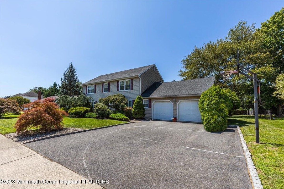 61 Bampton Pl, West Long Branch, NJ 07764