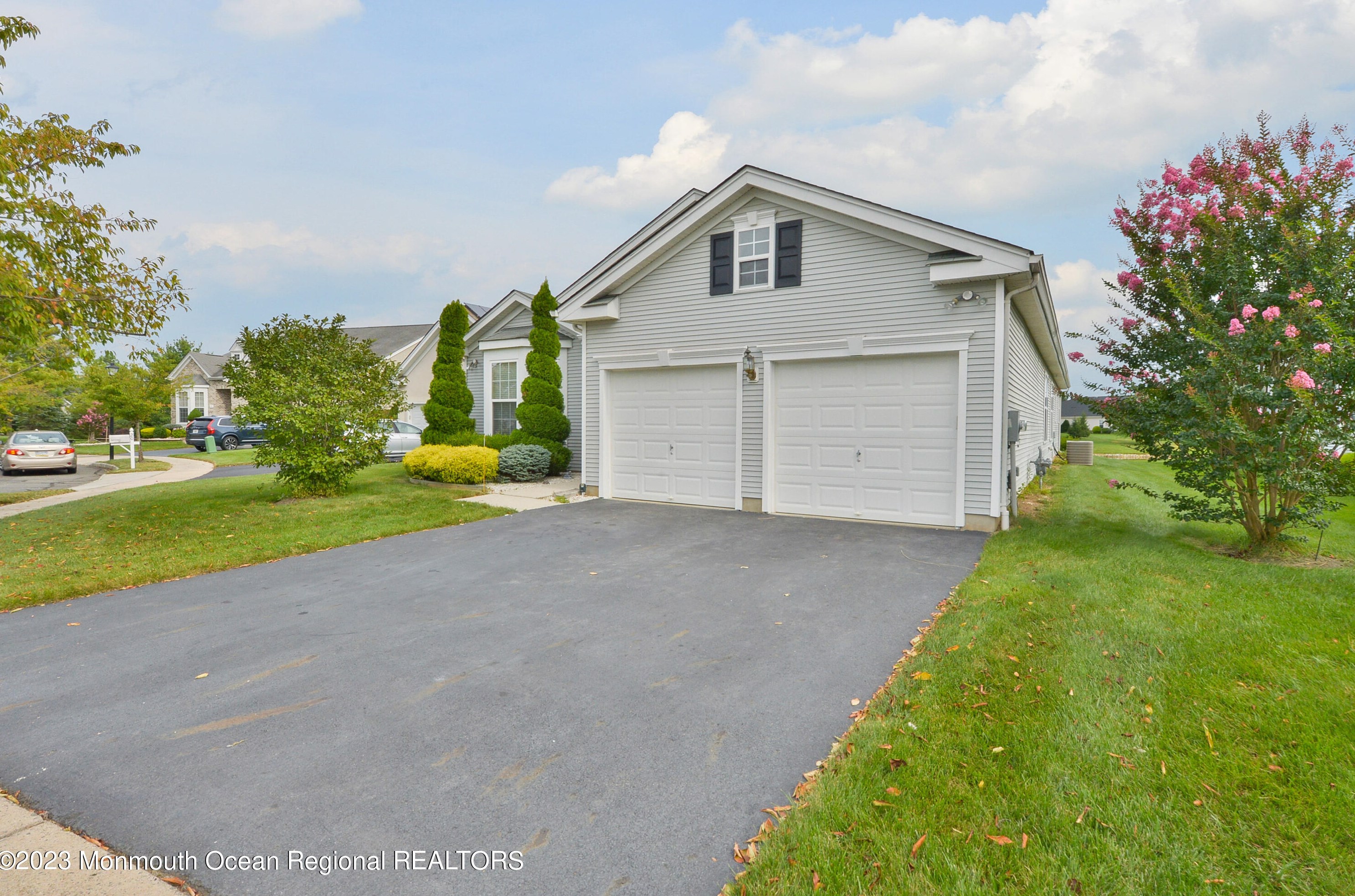18 Gettysburg Ct, Upper Freehold, NJ 08501-1874