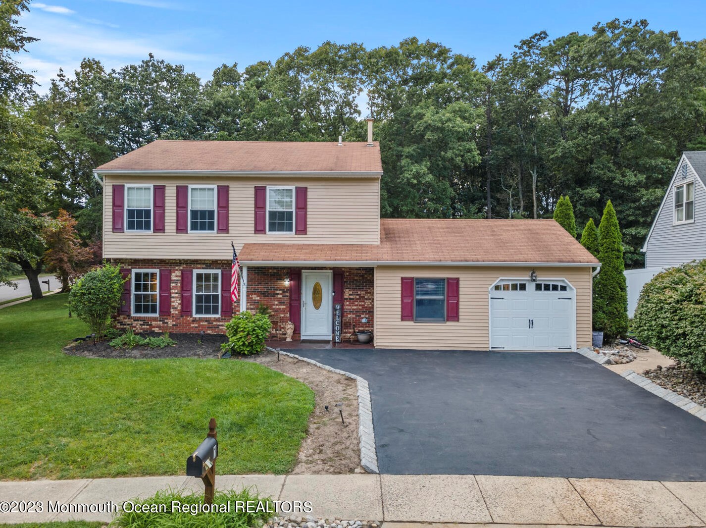 1 Deck Ct, Wall Township, NJ 07731-1654