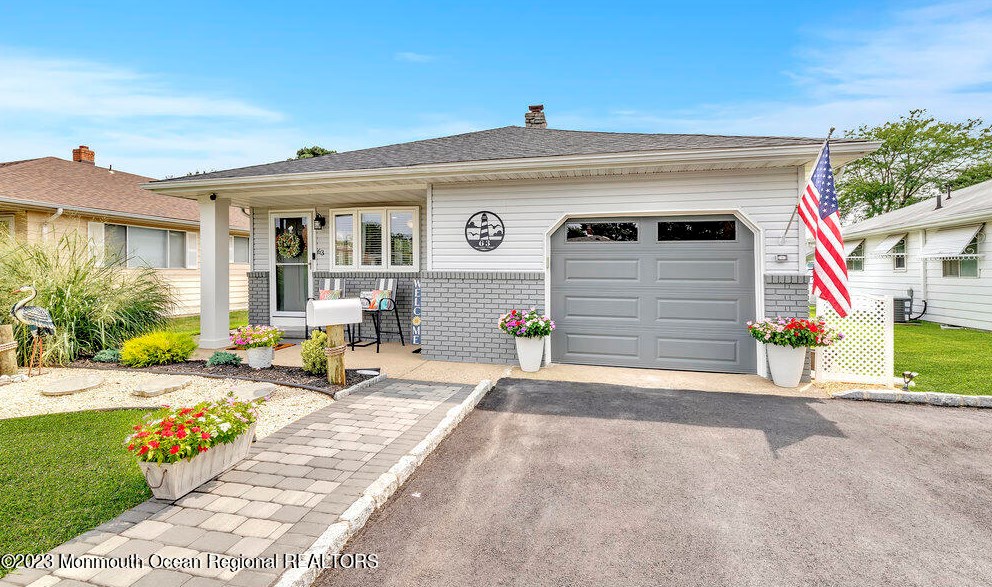 63 Falmouth St, Toms River, NJ 08757-4203