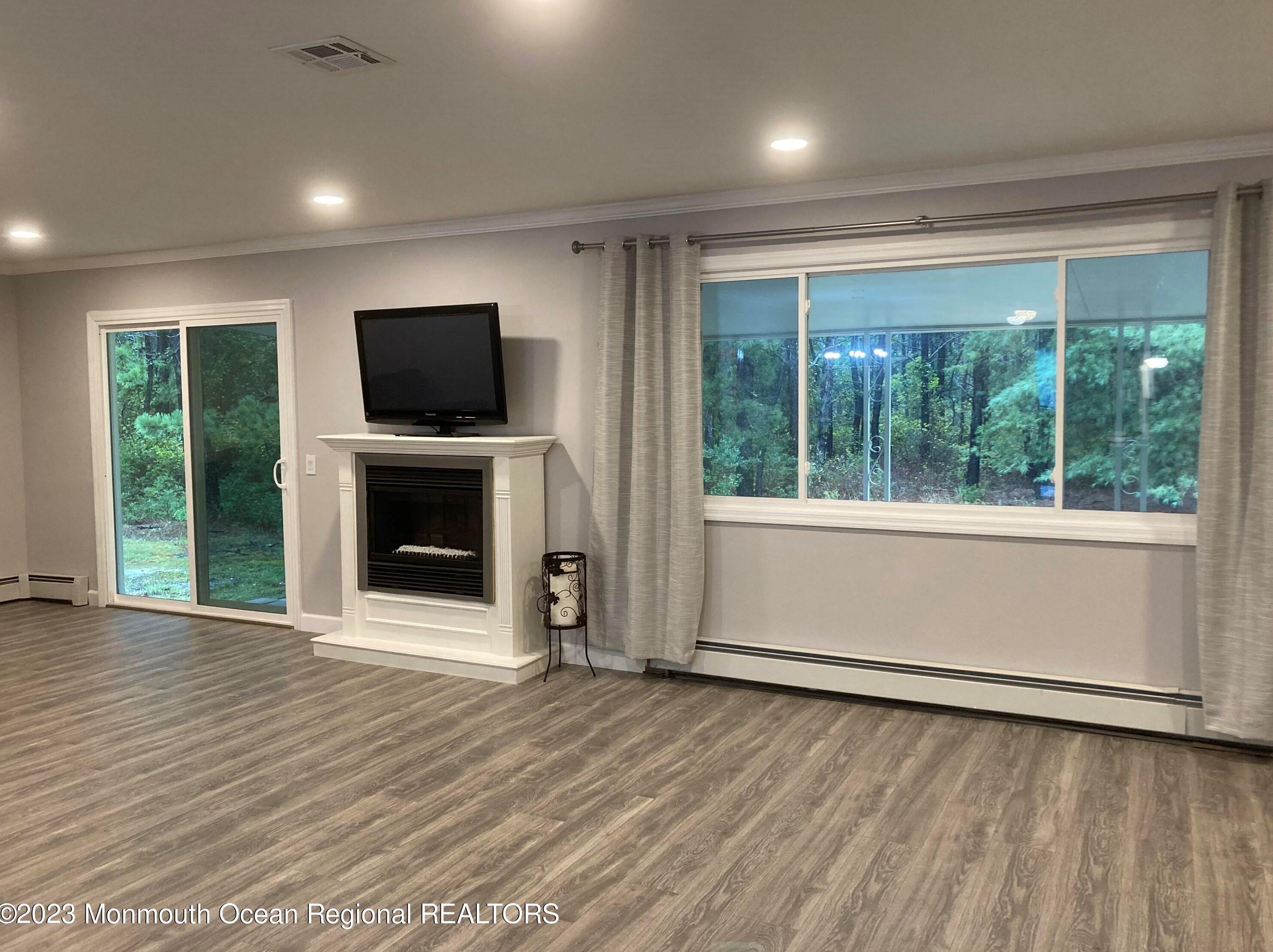 16 Canterbury Ln, Toms River NJ  08757-6503 exterior