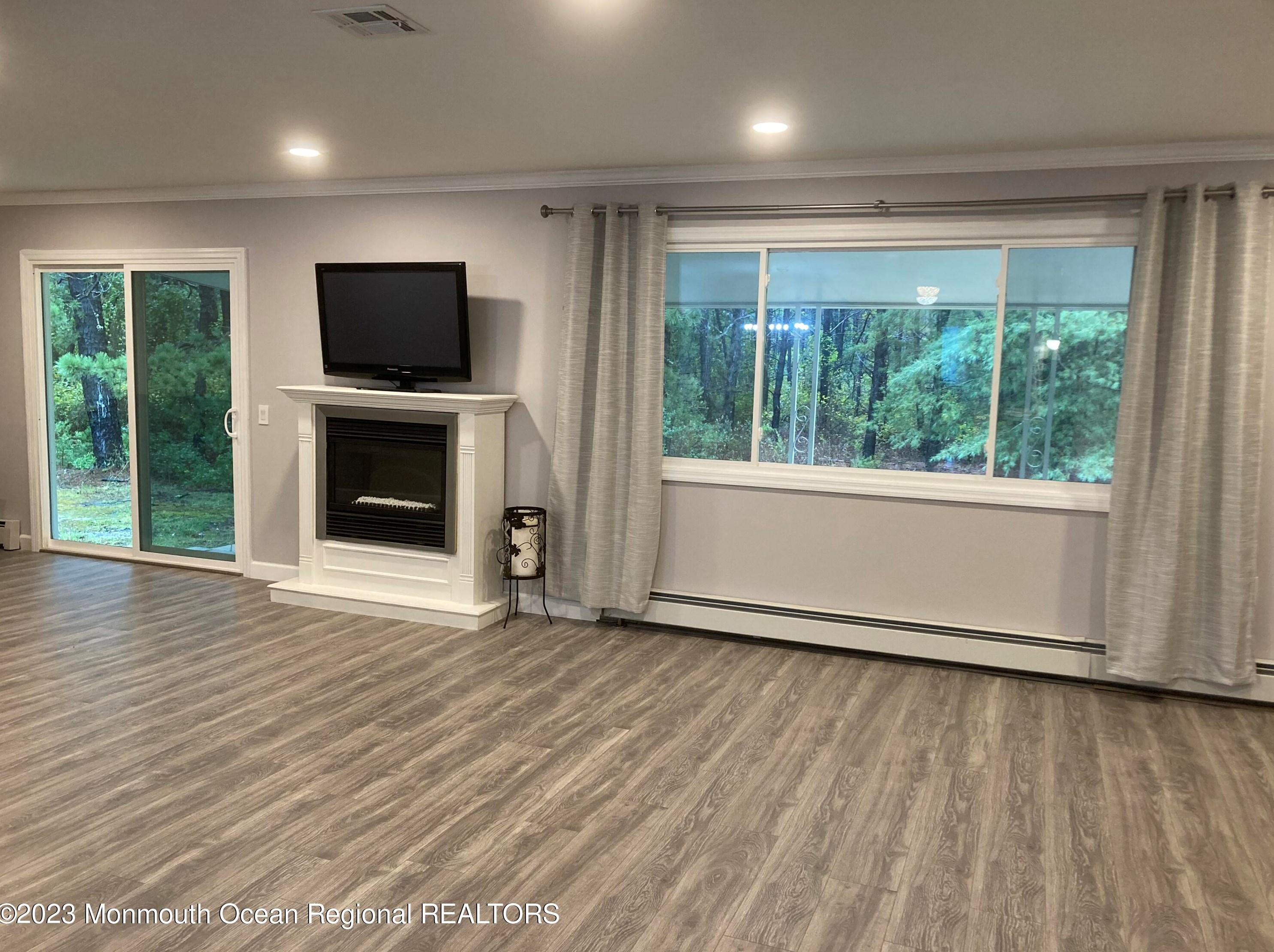 16 Canterbury Ln, Toms River NJ  08757-6503 exterior