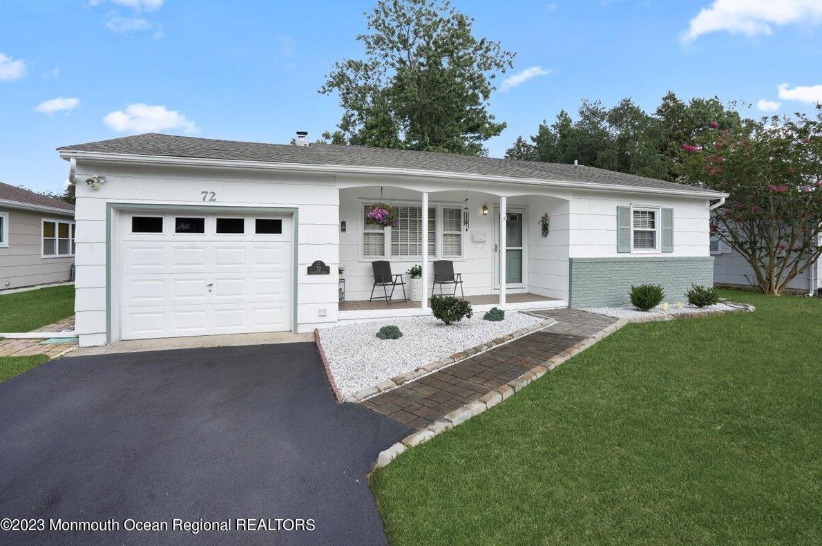 72 Edinburgh Dr, Toms River, NJ 08757