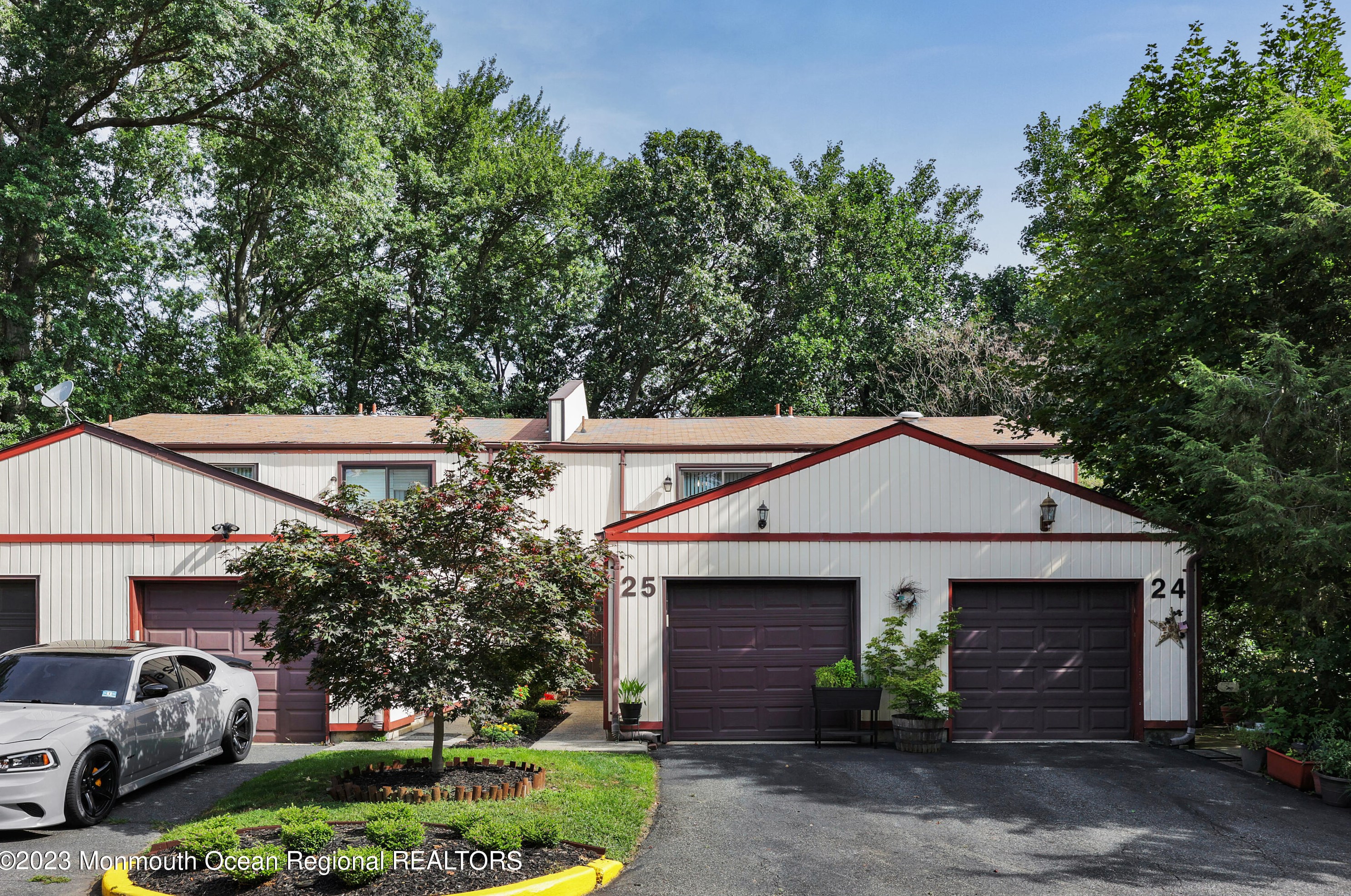 25 Ellen Heath Dr, Matawan NJ  07747-9616 exterior