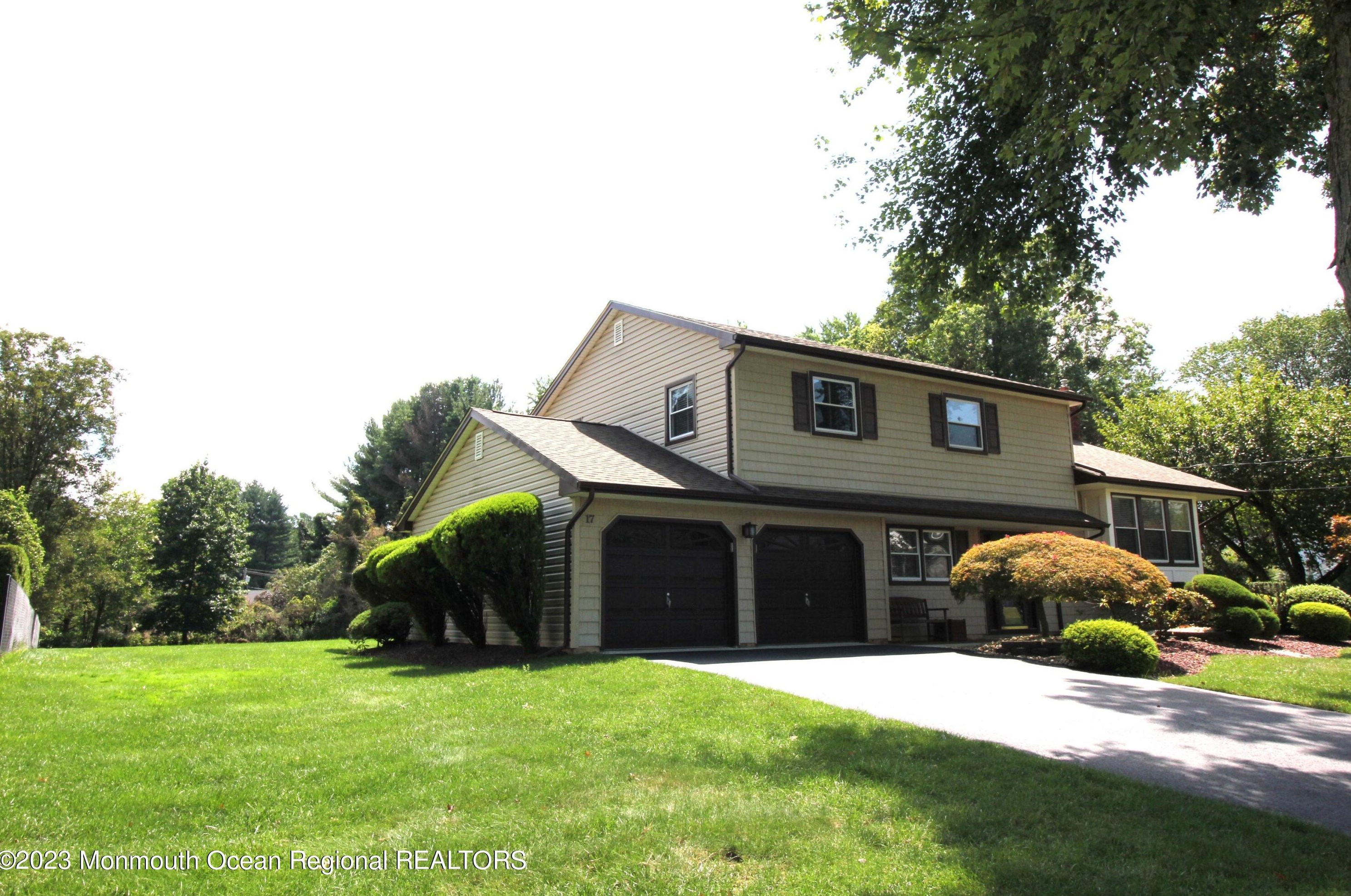 17 Halifax Dr, Morganville, NJ 07751-1308