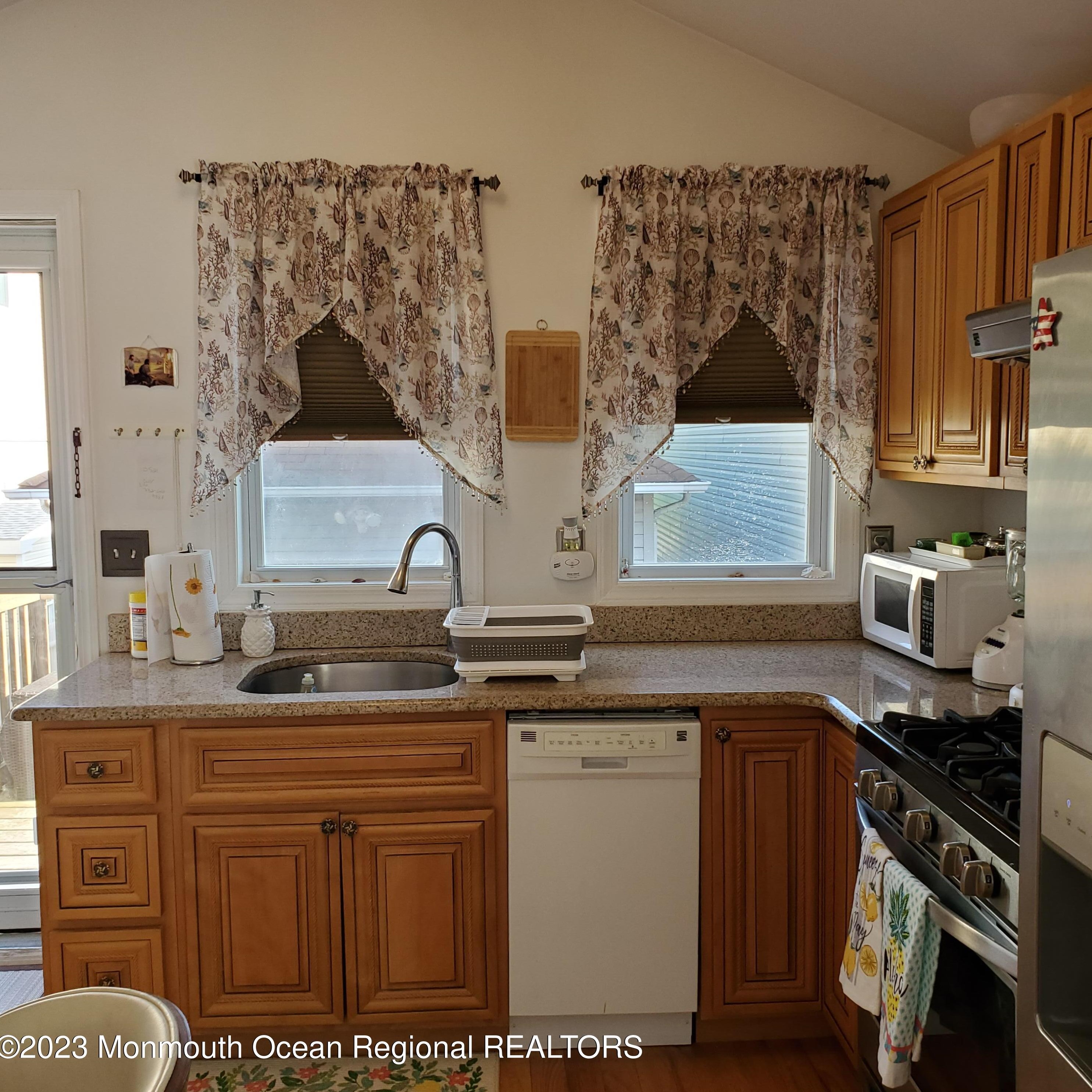 324 Sumner Ave, Pelican Island, NJ 08751