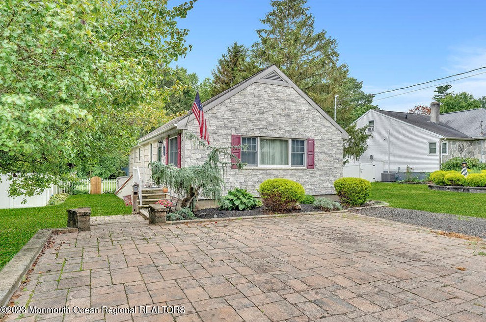 84 Ravine Dr, Matawan, NJ 07747-2965