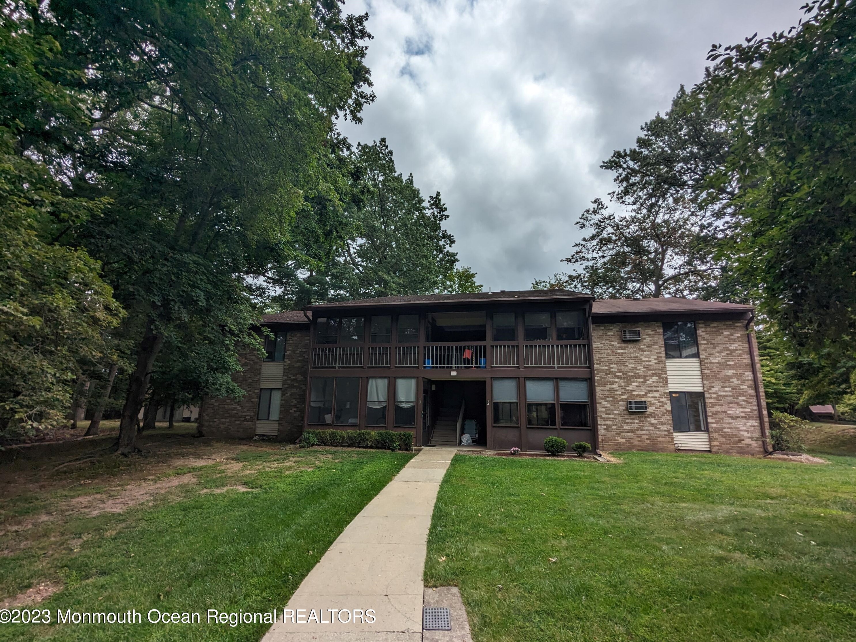 136 Amberly Dr, Millstone Township, NJ 07726-2468