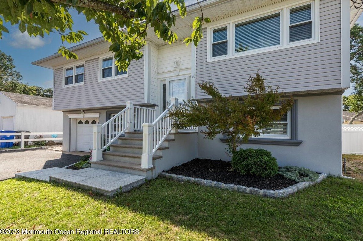 30 Hollybrook Dr, Toms River, NJ 08753-2639
