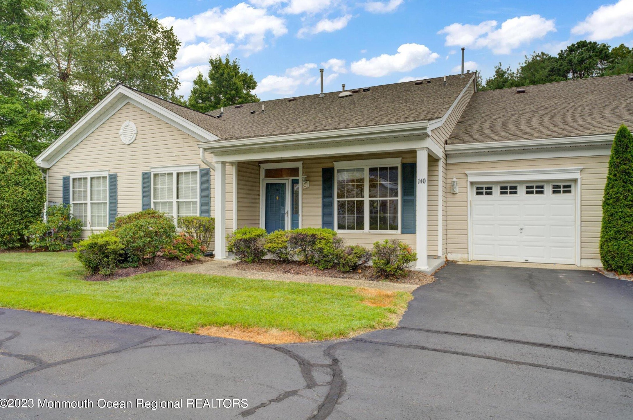 140 Greenlawns Dr, Lakewood, NJ 08701