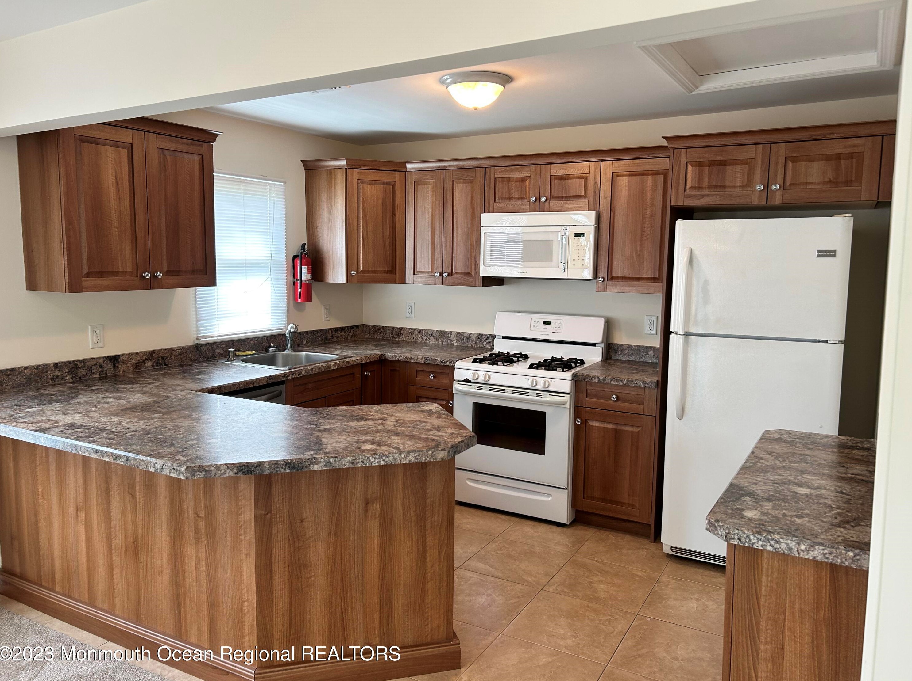 503 State Route 36, Belford, NJ 07718