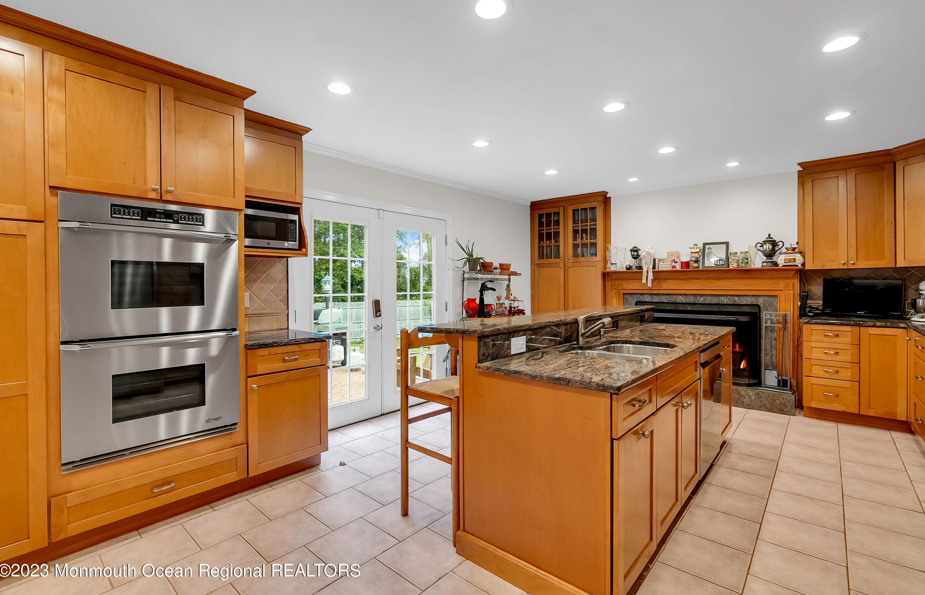 37 Hillside Terrace, Tinton Falls, NJ 07712