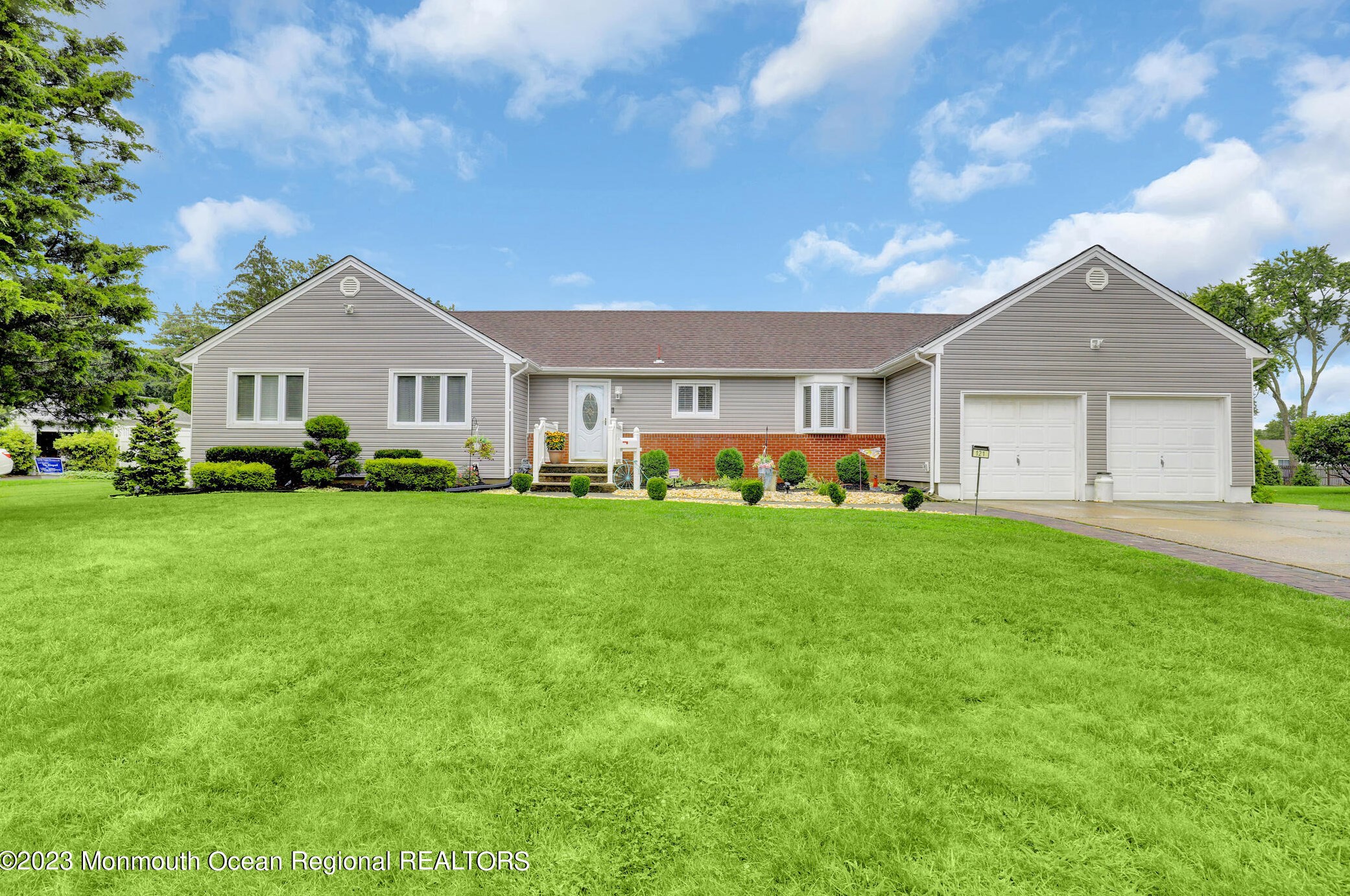 121 Lancaster Rd, East Freehold, NJ 07728