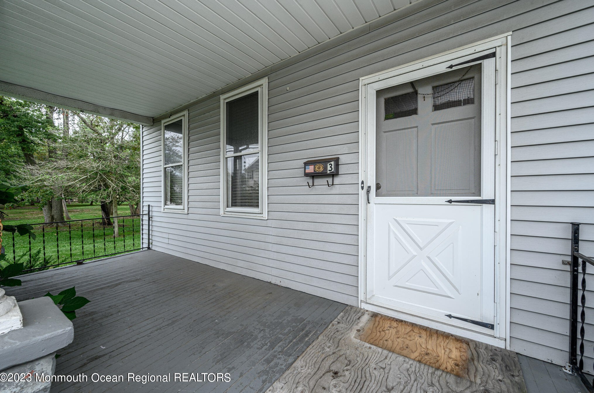 3 Center St, Millstone Township, NJ 07726-1503