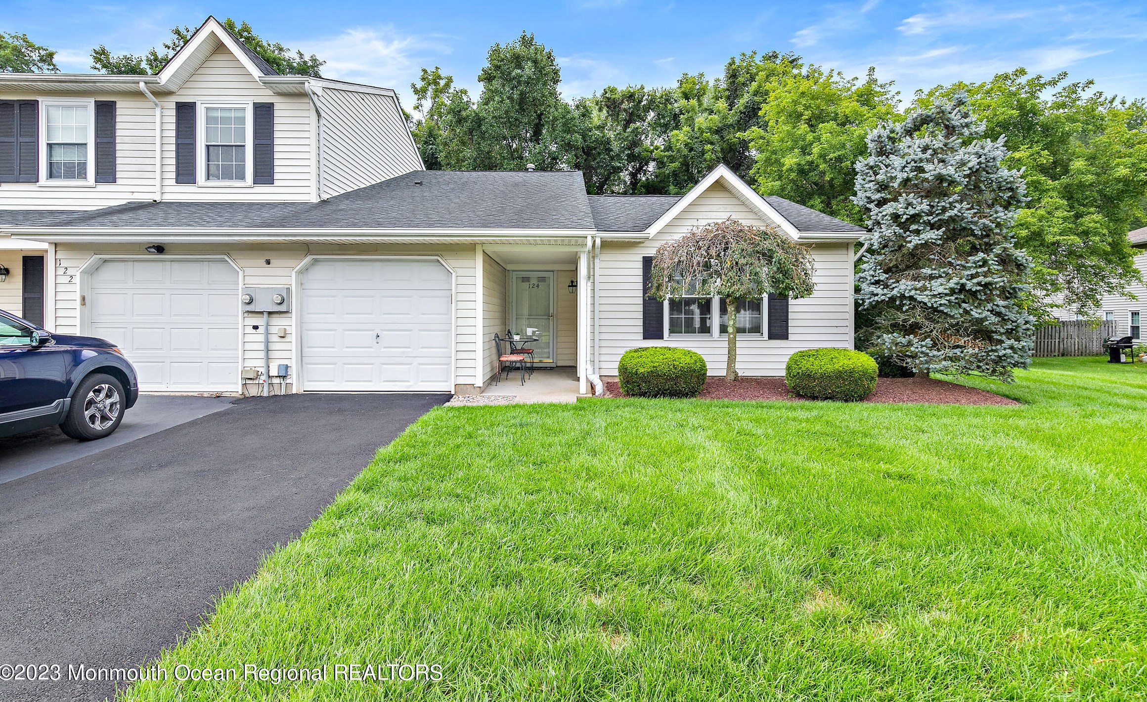 124 Harbor Cir, East Freehold, NJ 07728-3738
