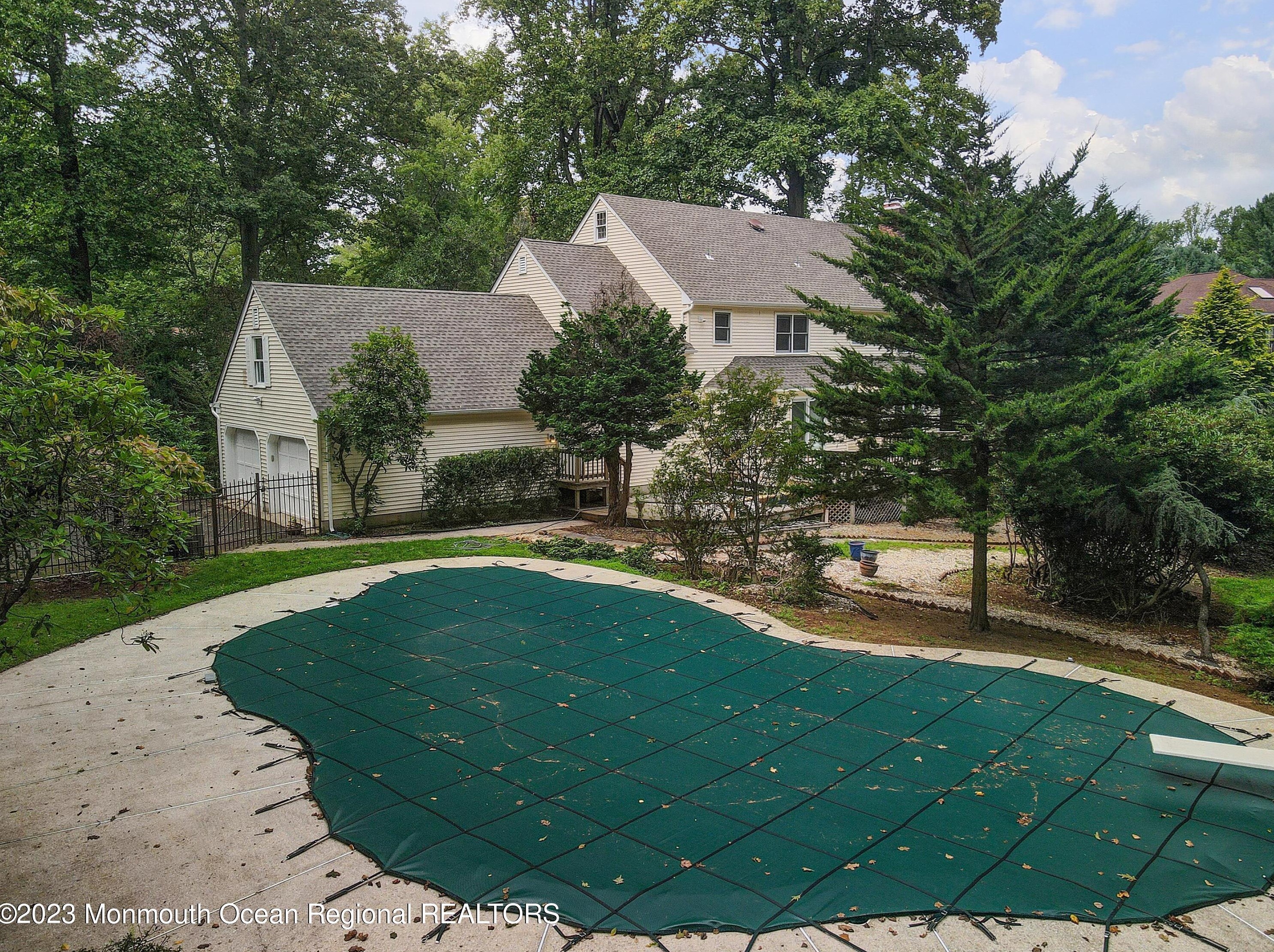 18 Seven Oaks Dr, Holmdel Village, NJ 07733