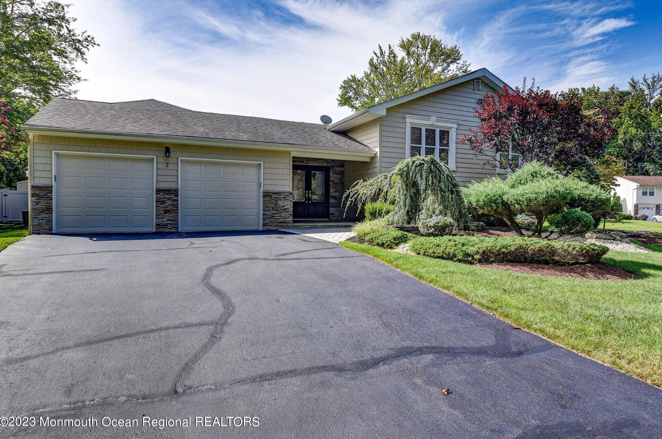 7 Arthurs Ct, Millstone Township, NJ 07726-2602