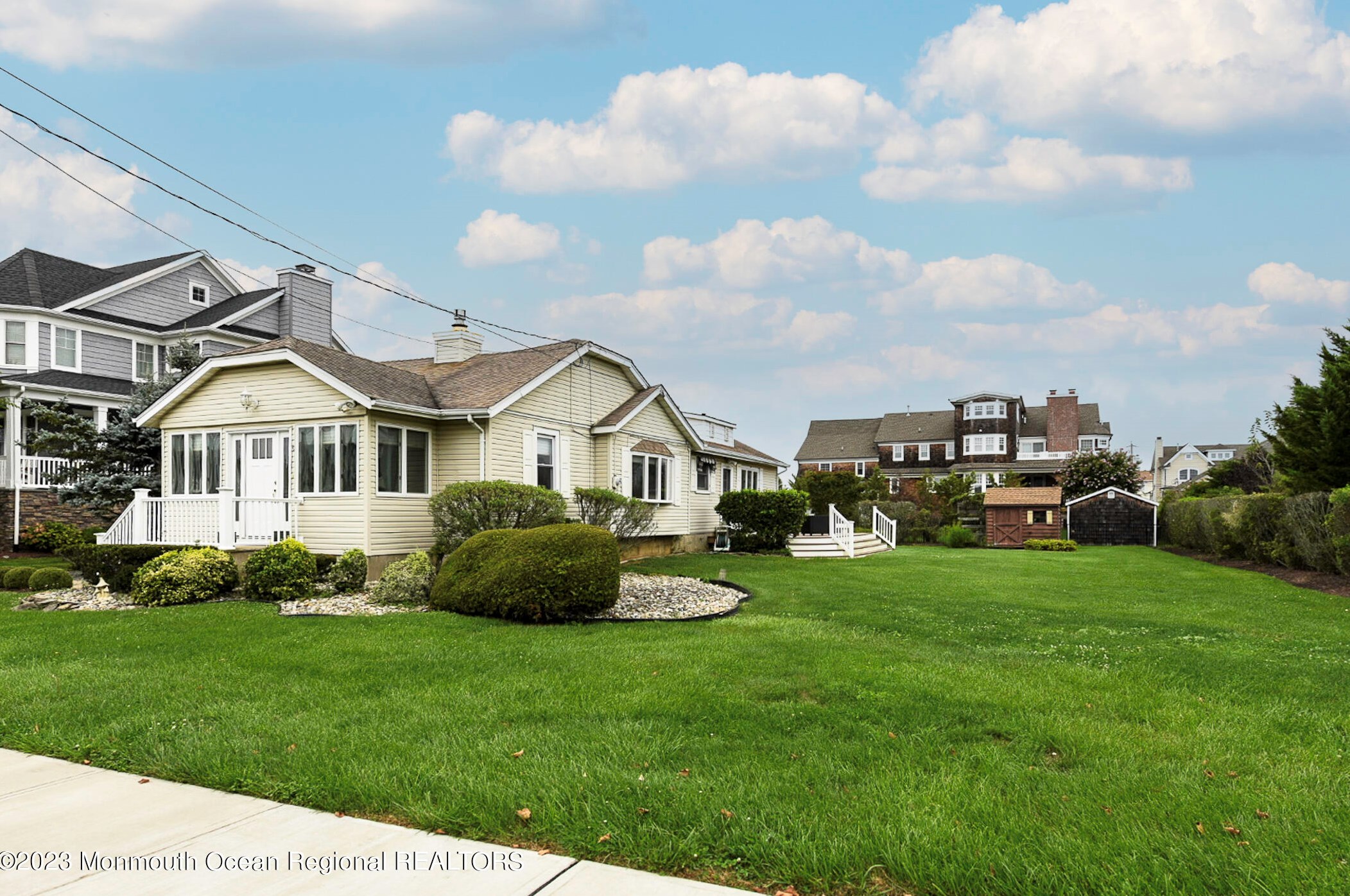 9 Anderson St, Monmouth Beach, NJ 07750
