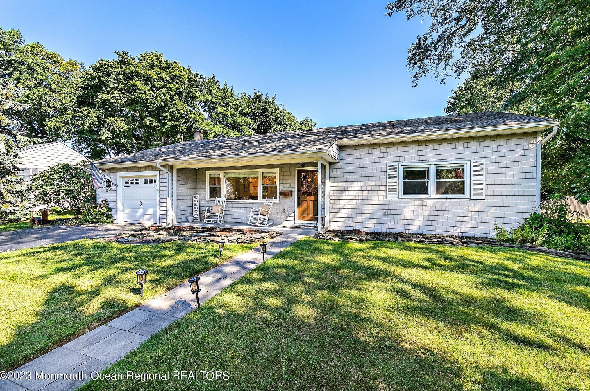 7 Sagamore Ave, Oceanport, NJ 07757-1516