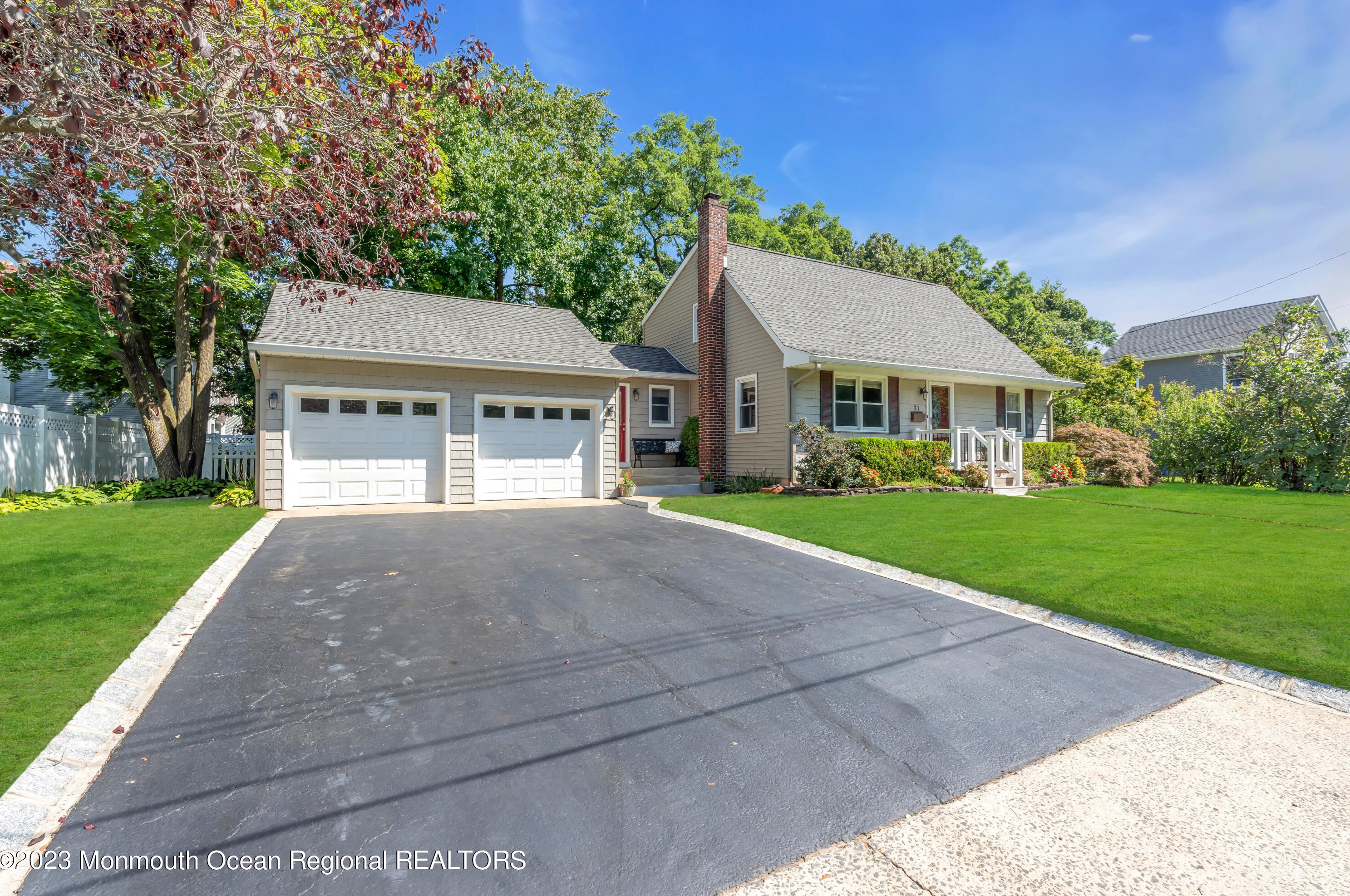 31 Oakwood Rd, Leonardo, NJ 07737
