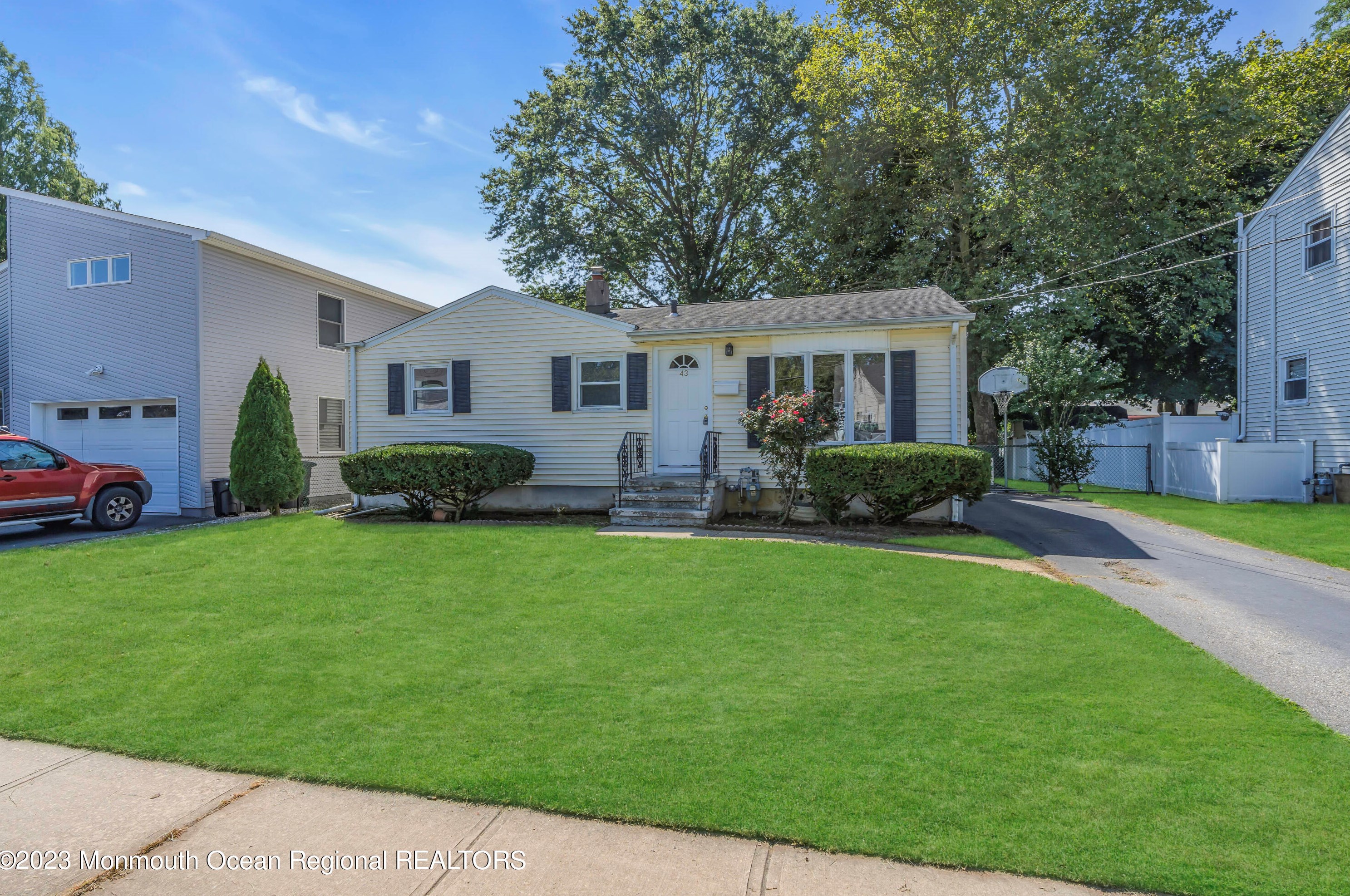 43 Barkalow Ave, East Freehold, NJ 07728