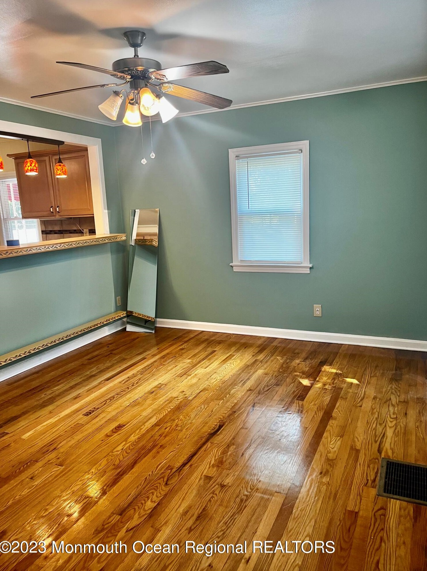 27 William St, Tinton Falls, NJ 07724