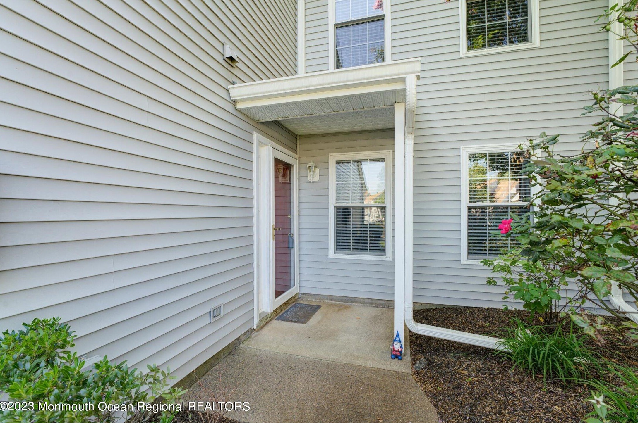 28 Hemlock Ct, Chesterfield, NJ 08505