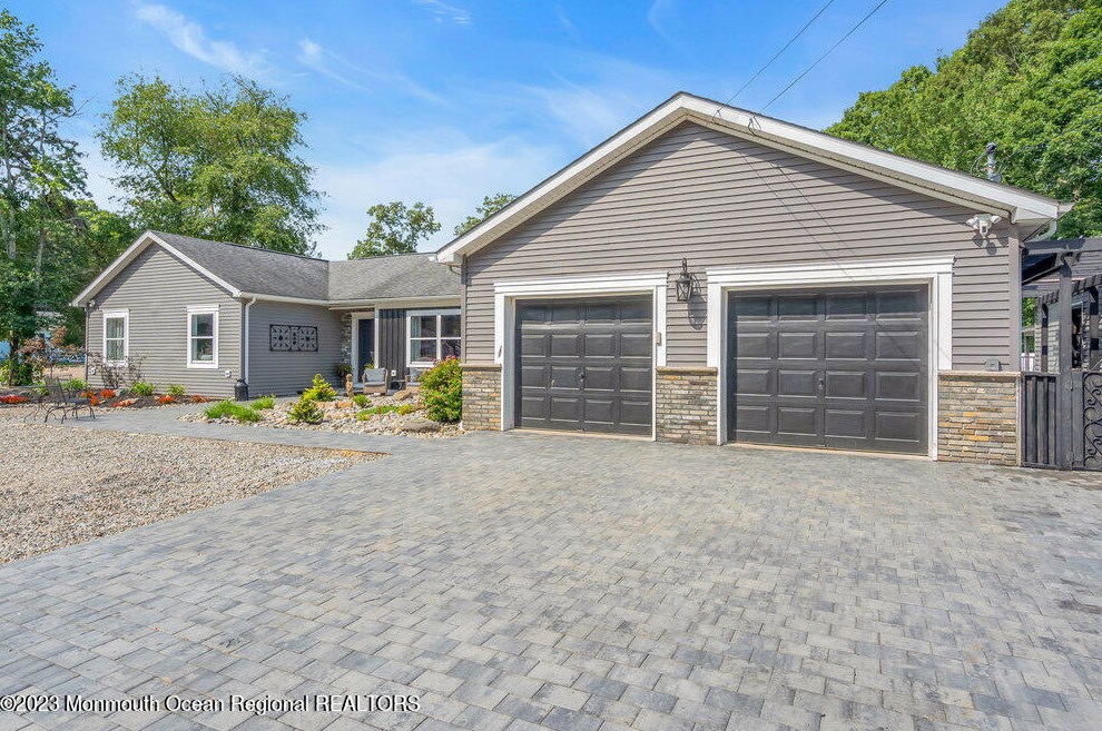 402 Hickory Ln, Lacey, NJ 08731