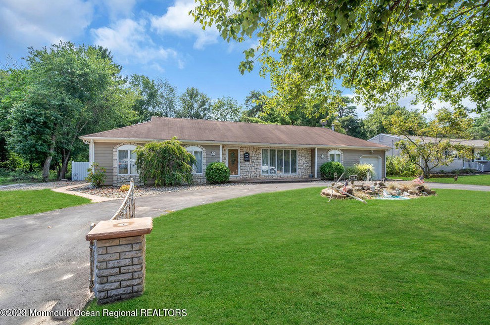 308 Huxley Dr, Bricktown, NJ 08723