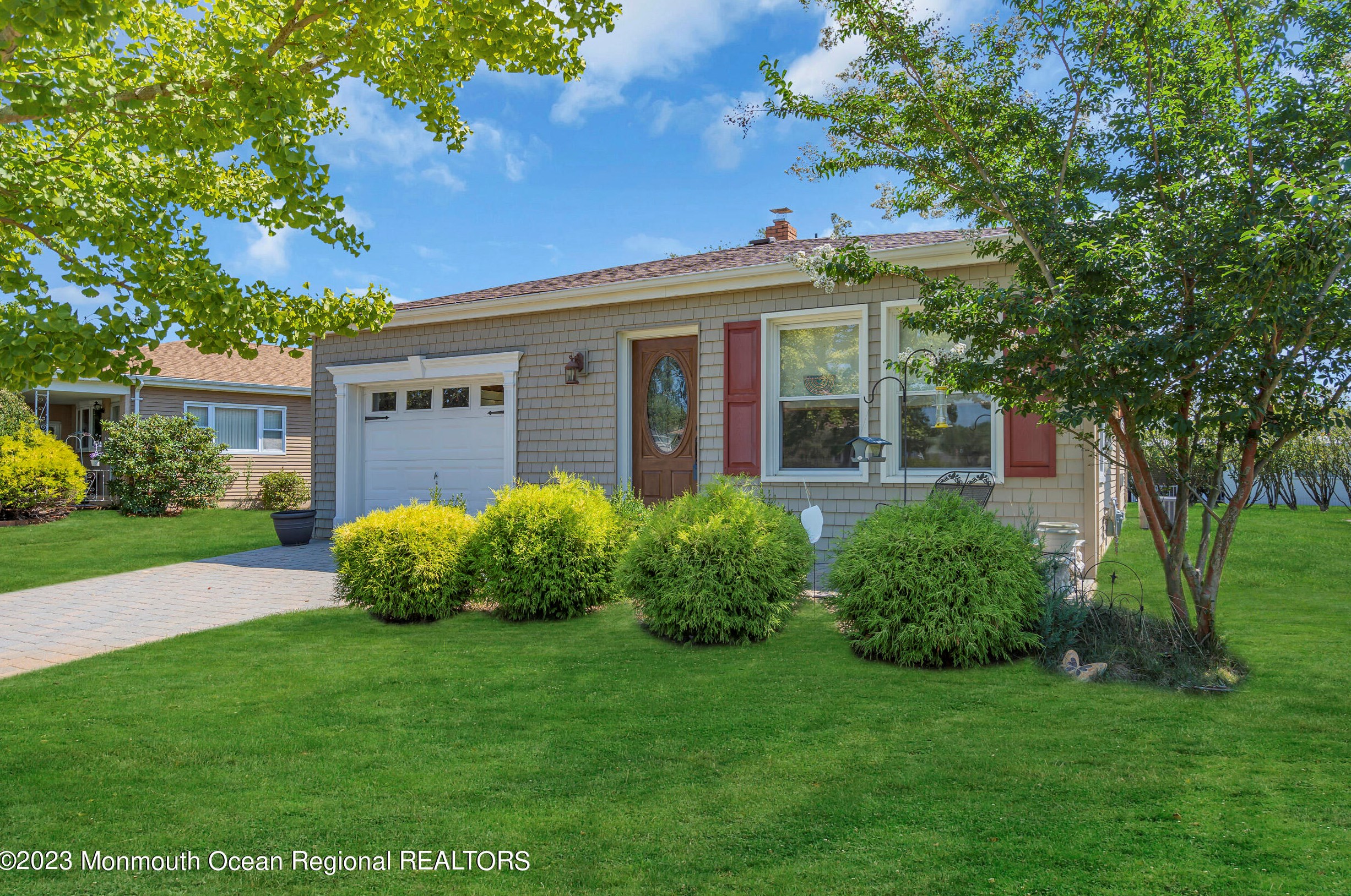 124 Hyannis St, Toms River, NJ 08757-3836
