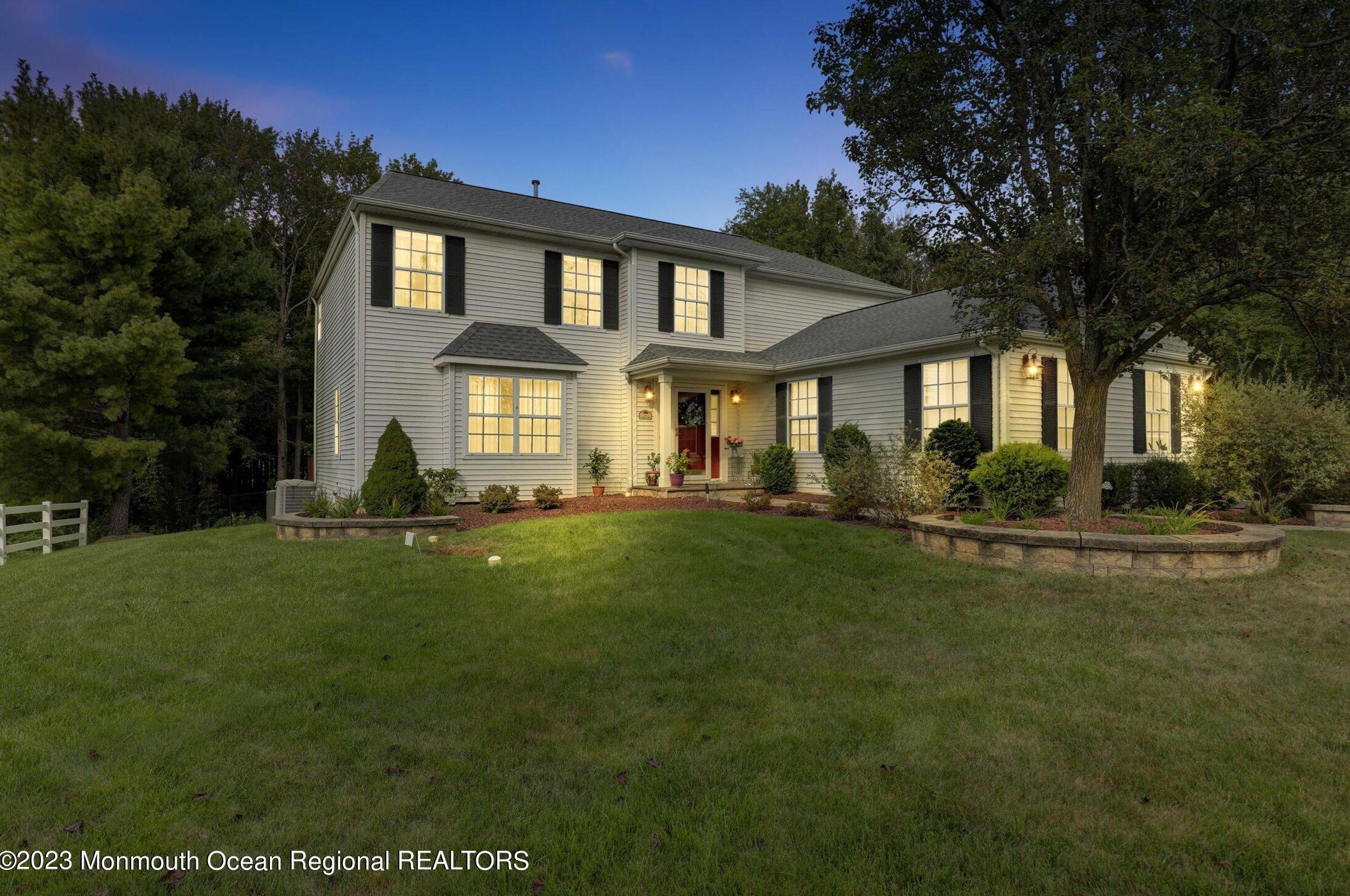 4 Winding Creek Dr, Millstone Township, NJ 08535-8058