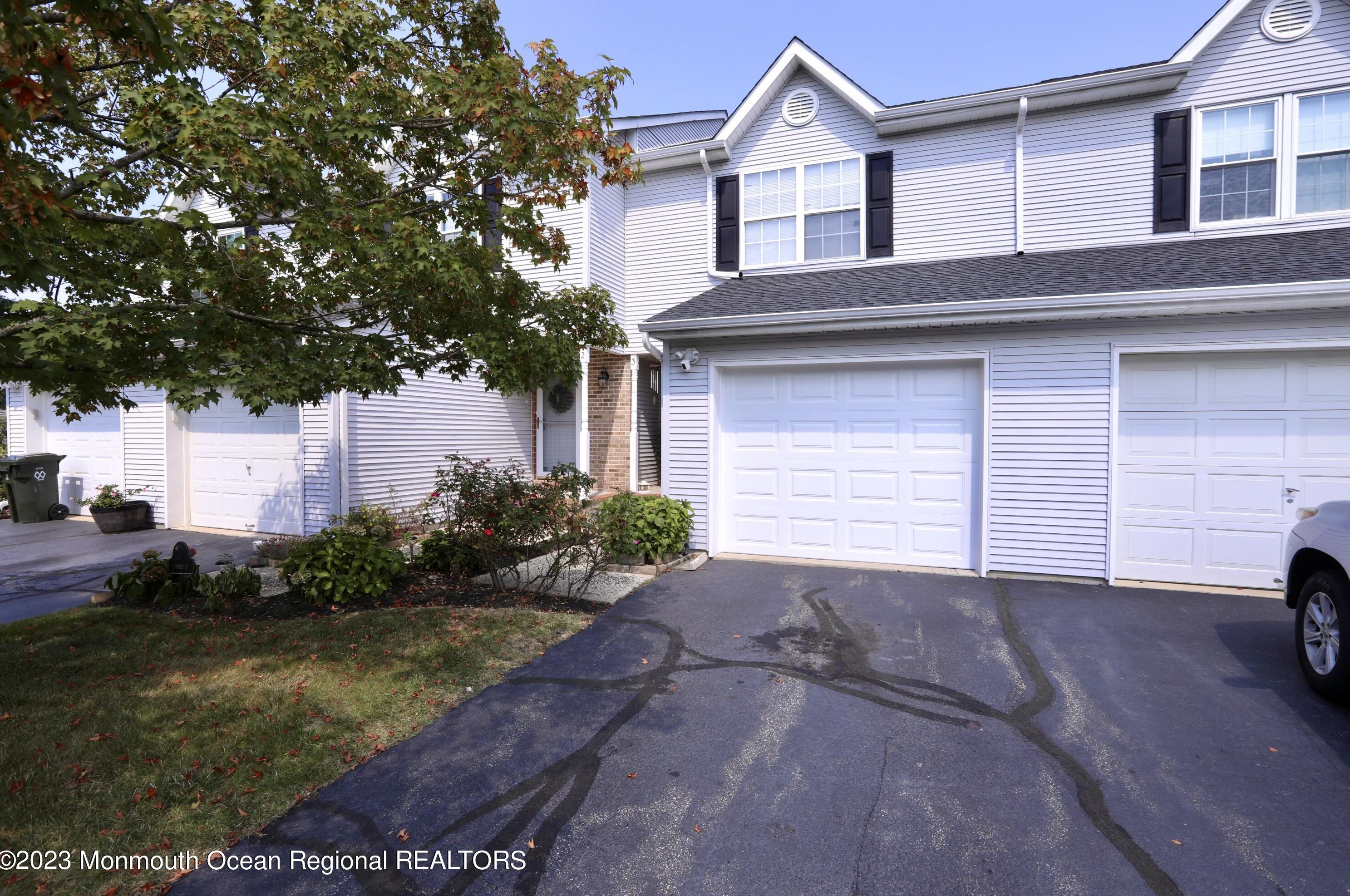3 Lorenzo Ct, Matawan, NJ 07747-1370