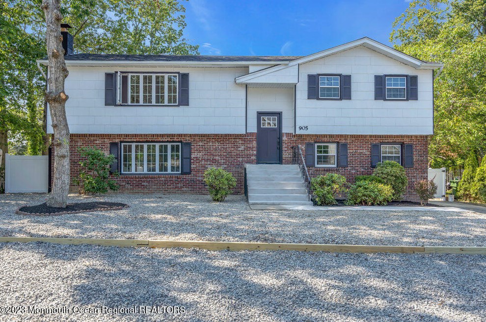 905 Avon Rd, Pine Beach, NJ 08741