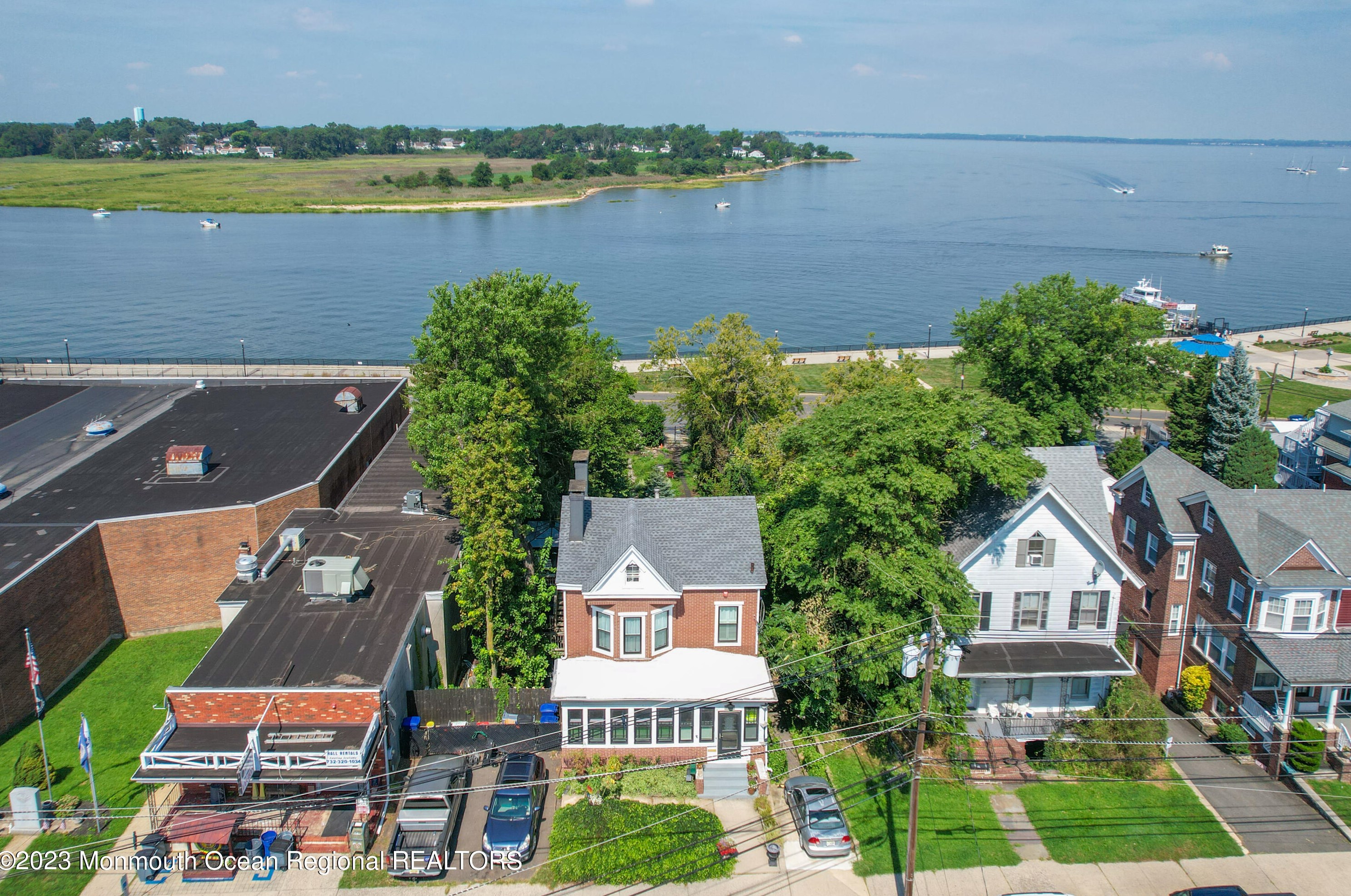 77 Front St, Keyport, NJ 07735-1733