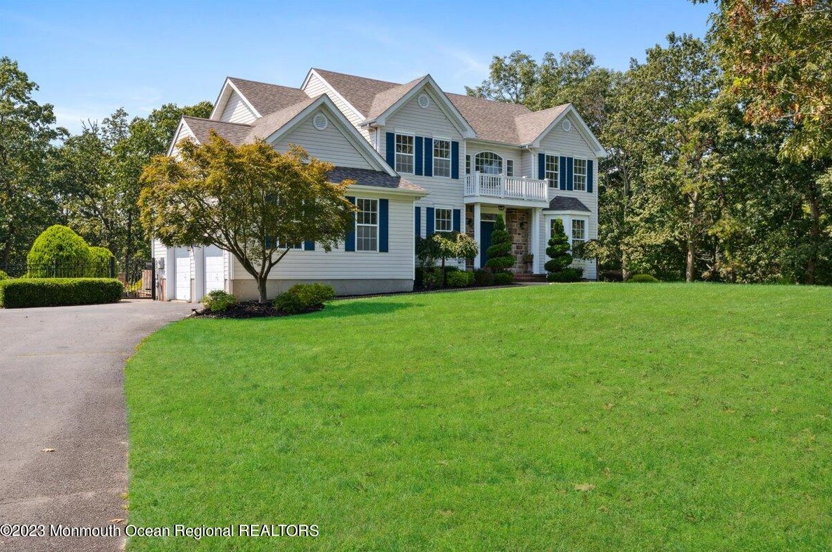 685 Blueberry Hl, East Freehold, NJ 07728-8759