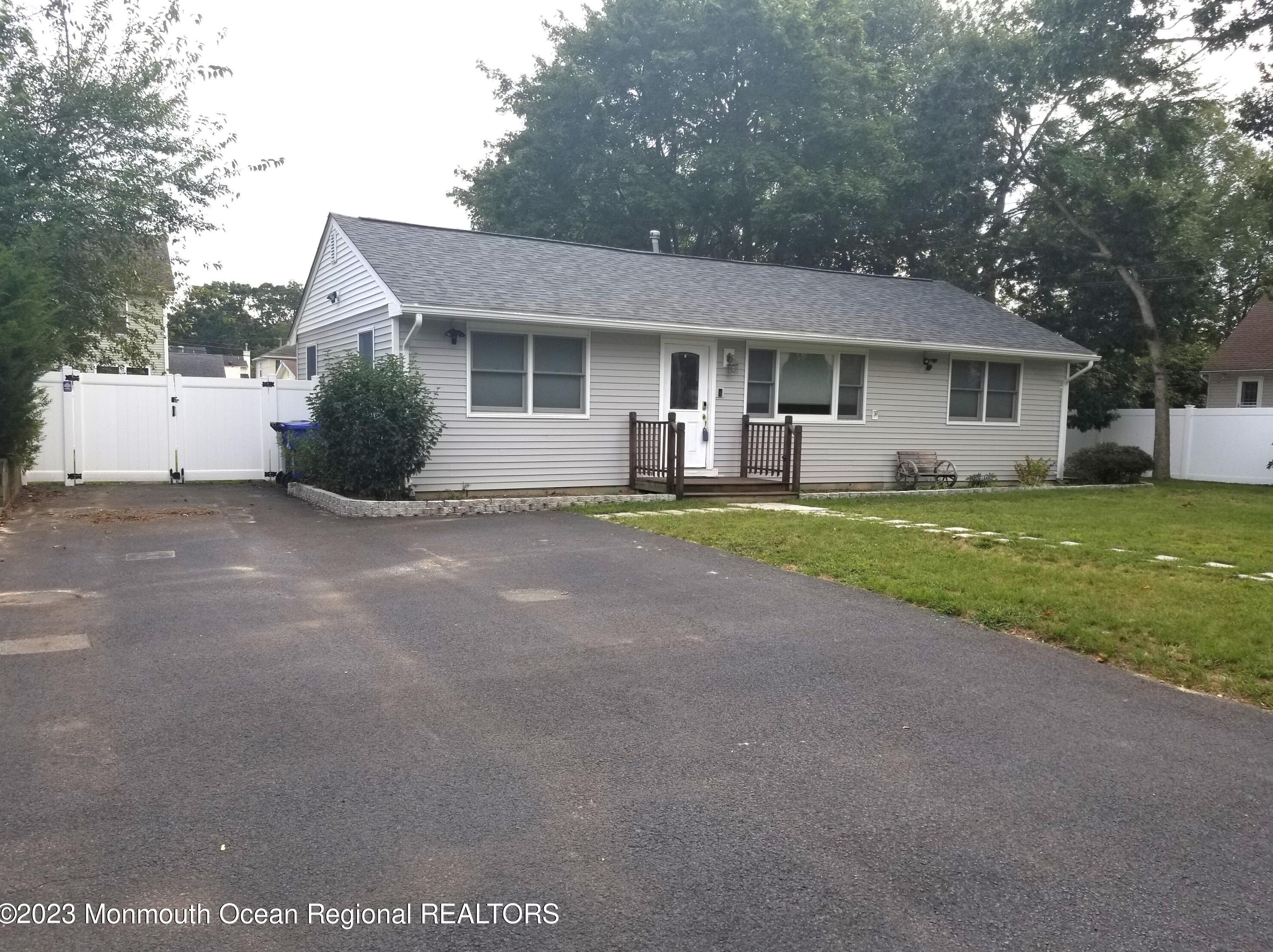 2307 6th Ave, Toms River, NJ 08753-6031