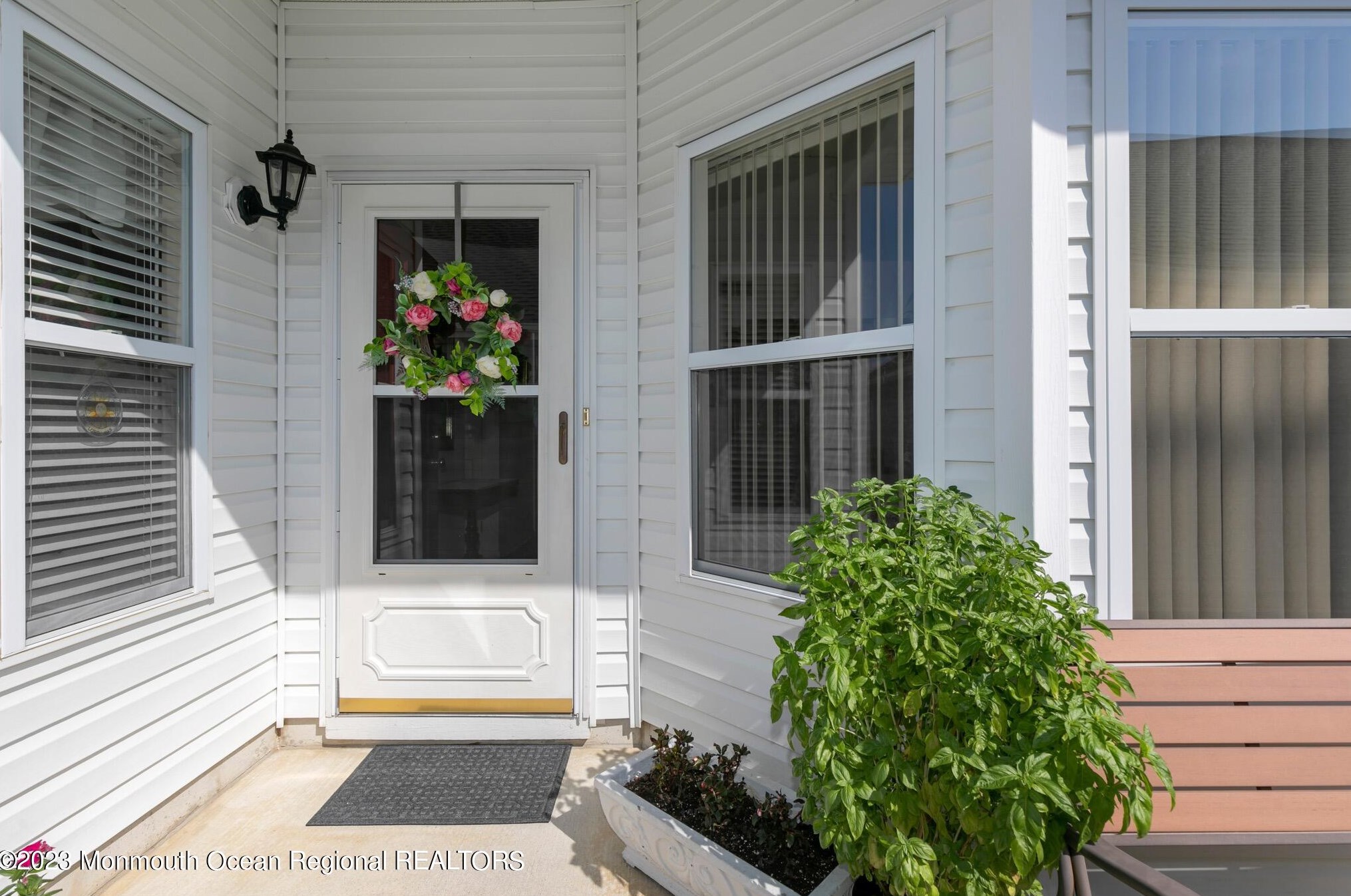 16 Highland Dr, Stafford Township, NJ 08050