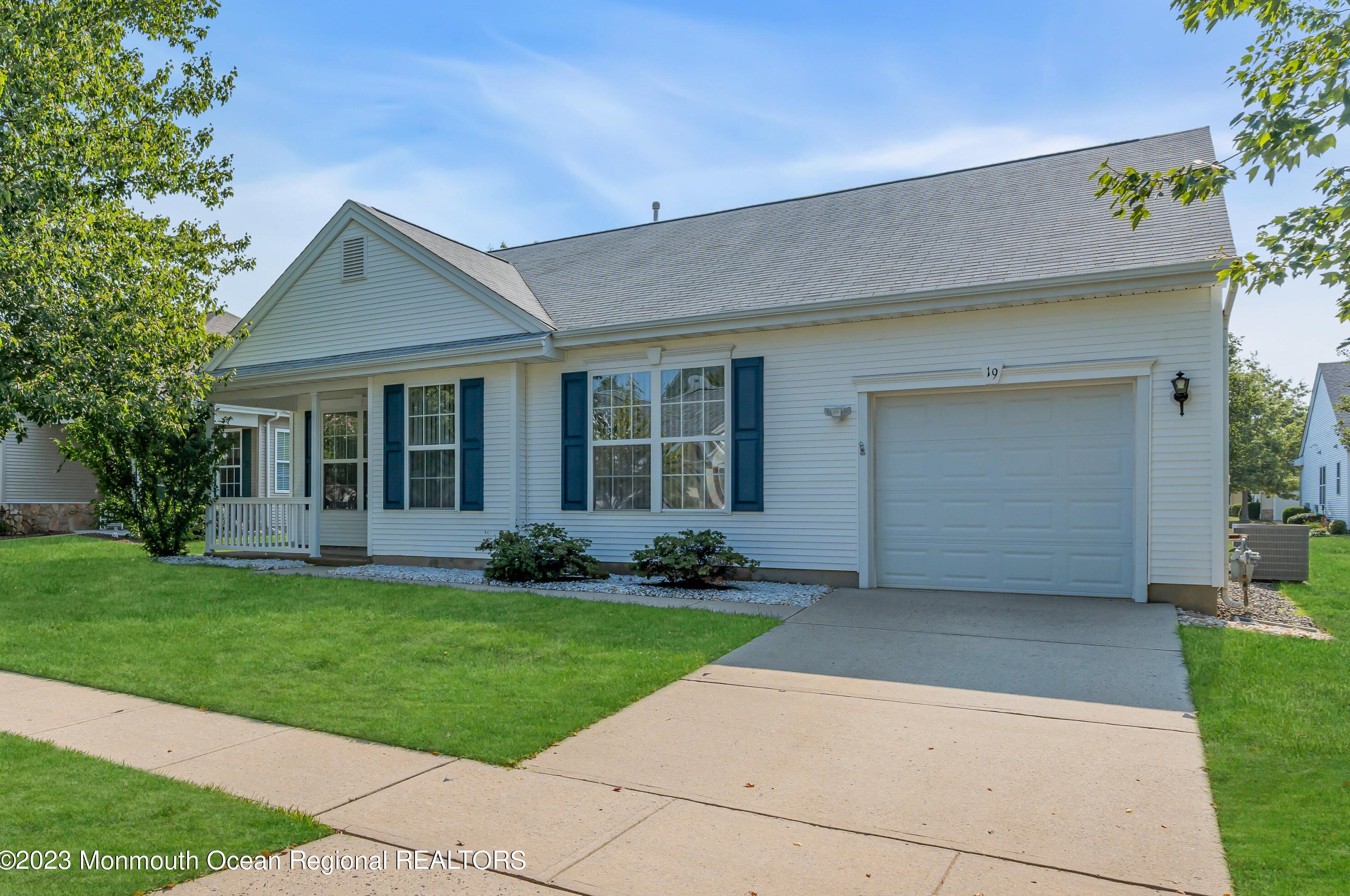 19 Pelican Ln, Tuckerton, NJ 08087-1647