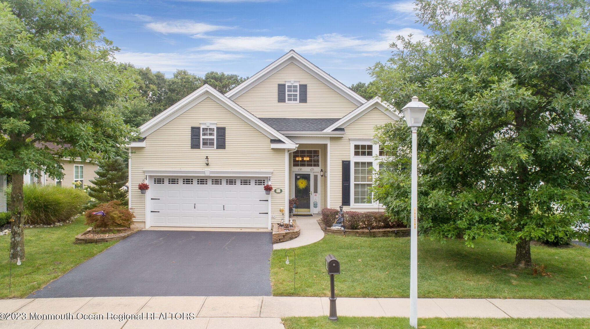 40 Pond Vw Cir, Barnegat Township NJ 08005-5622 exterior