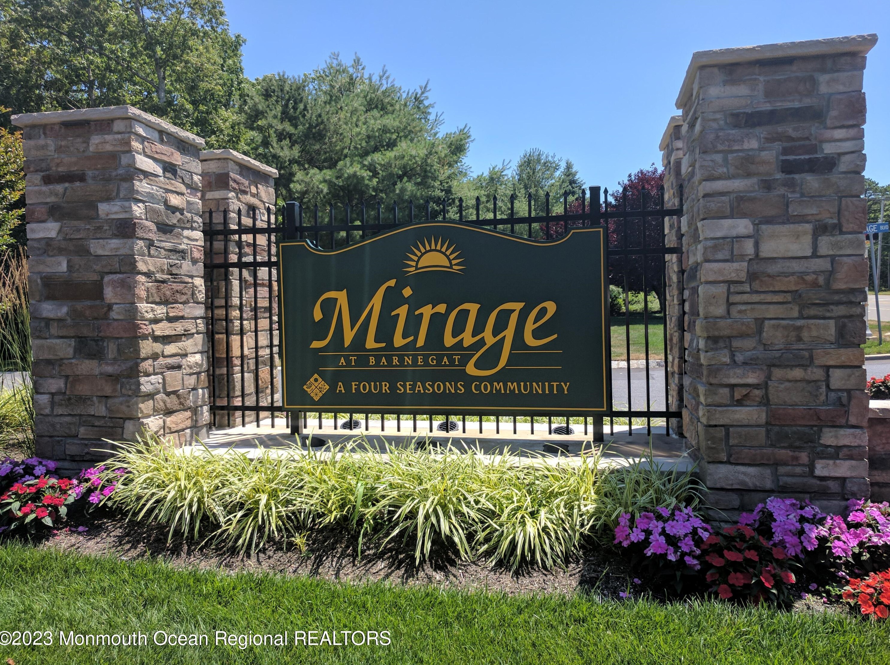 40 Pond Vw Cir, Barnegat Township NJ 08005-5622 exterior