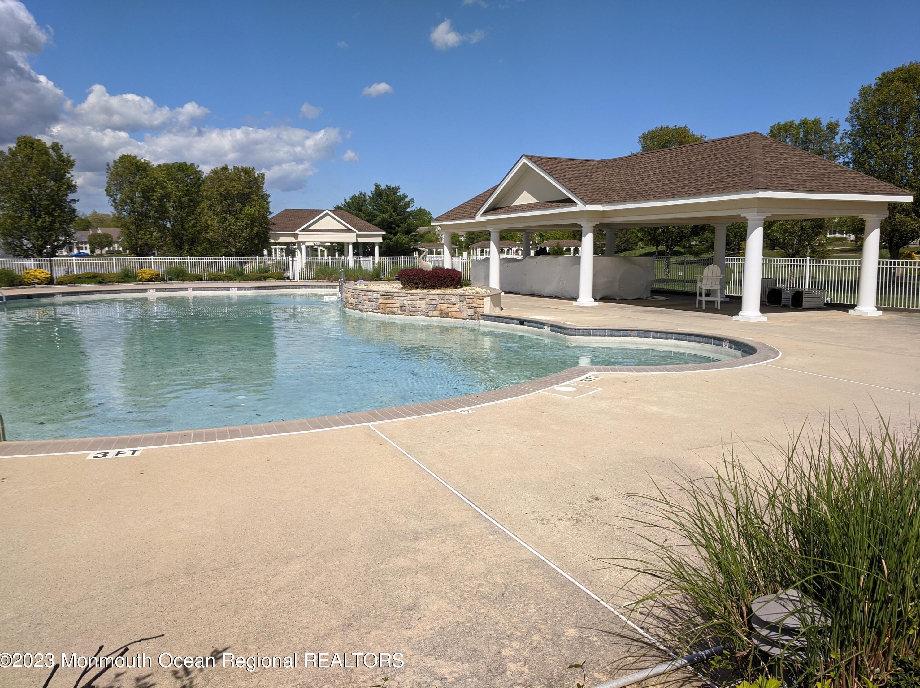 40 Pond Vw Cir, Barnegat Township NJ 08005-5622 exterior