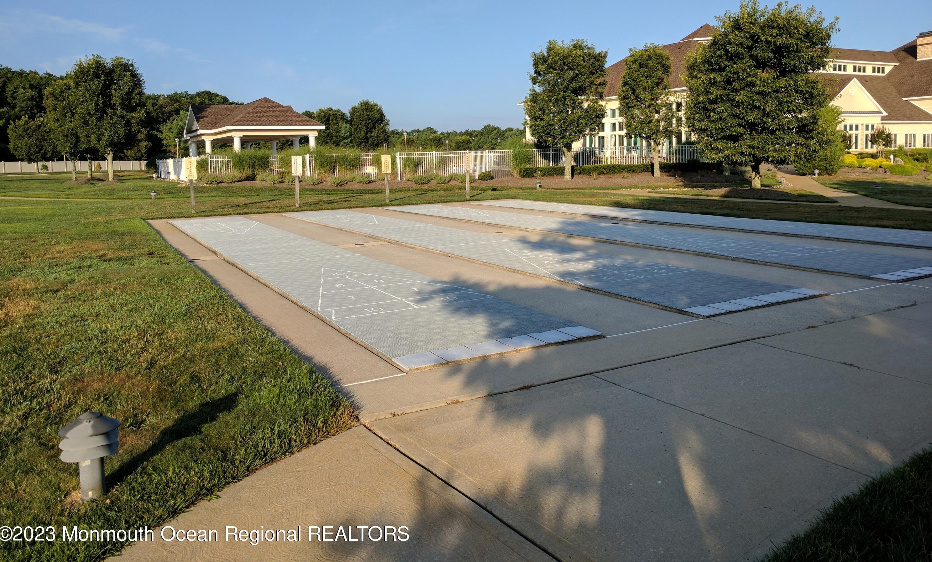 40 Pond Vw Cir, Barnegat Township NJ 08005-5622 exterior