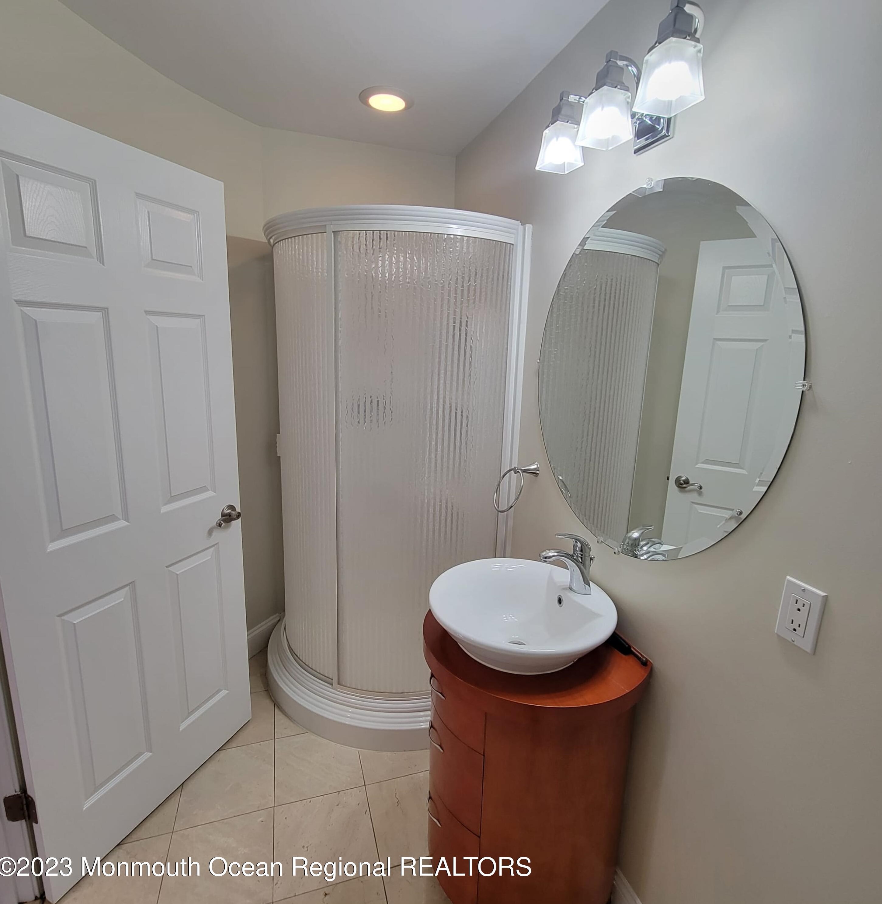 646 Compass Ave, Beachwood, NJ 08722