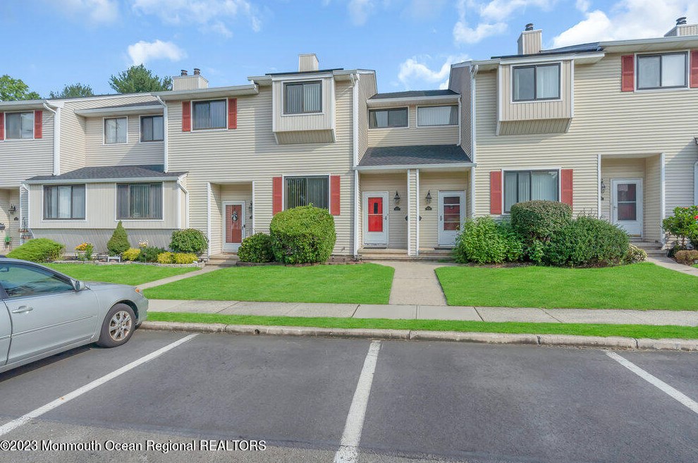 423 Middlewood Rd, Middletown, NJ 07748