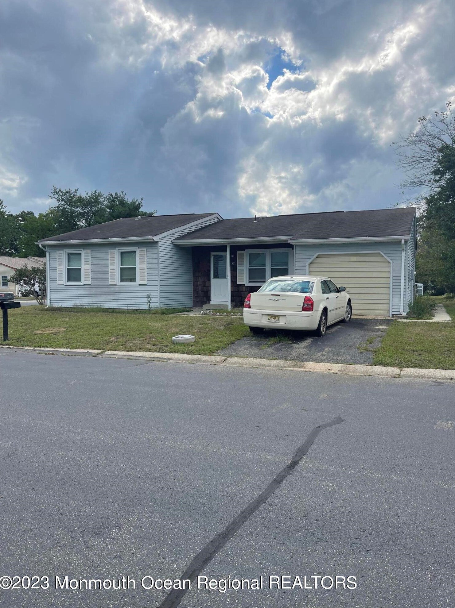 17 Keene St, Lakehurst, NJ 08759