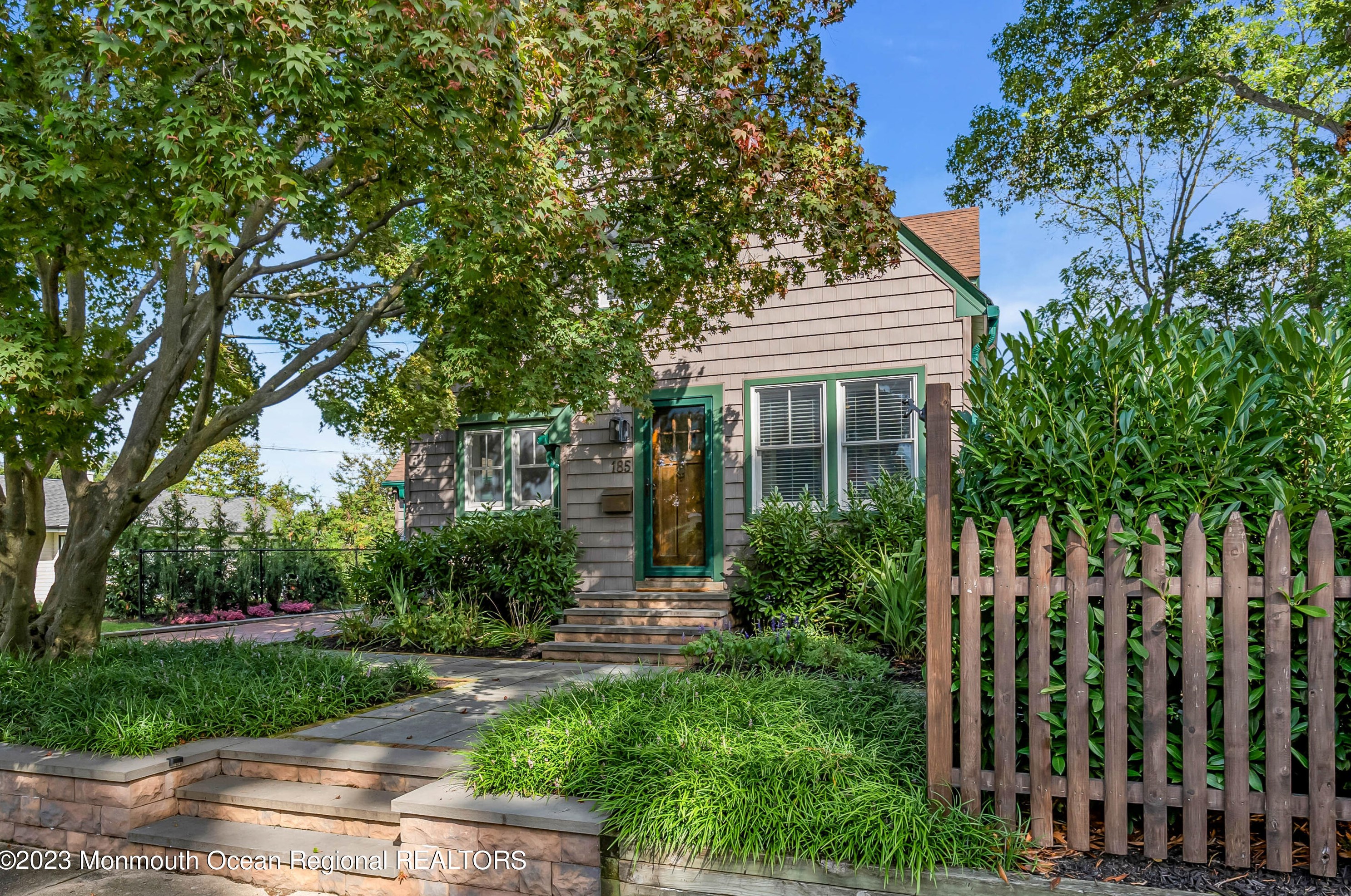 185 Ridgewood Ave, Oakhurst, NJ 07755