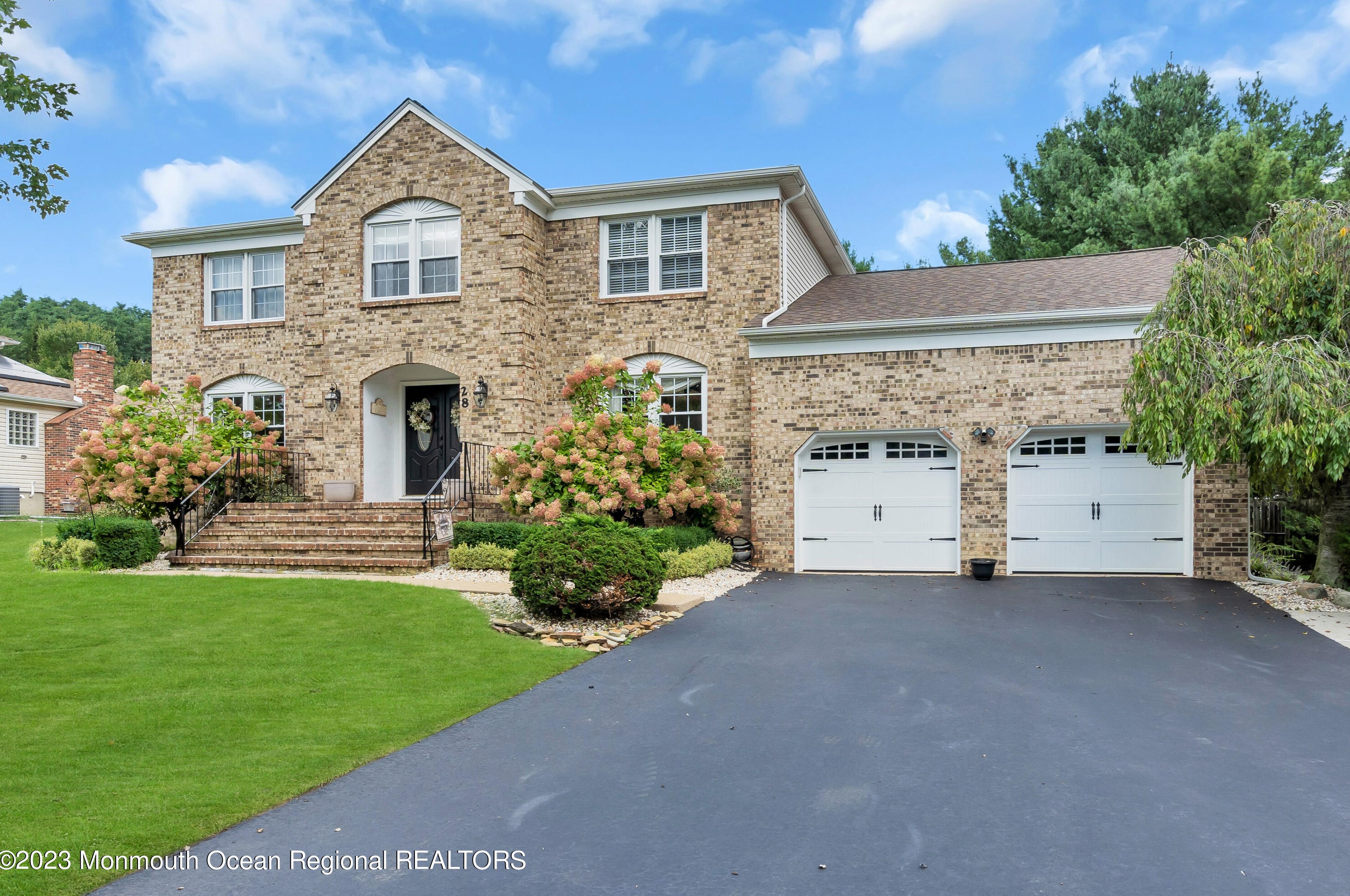 28 Longstreet Rd, Millstone Township, NJ 07726-2835