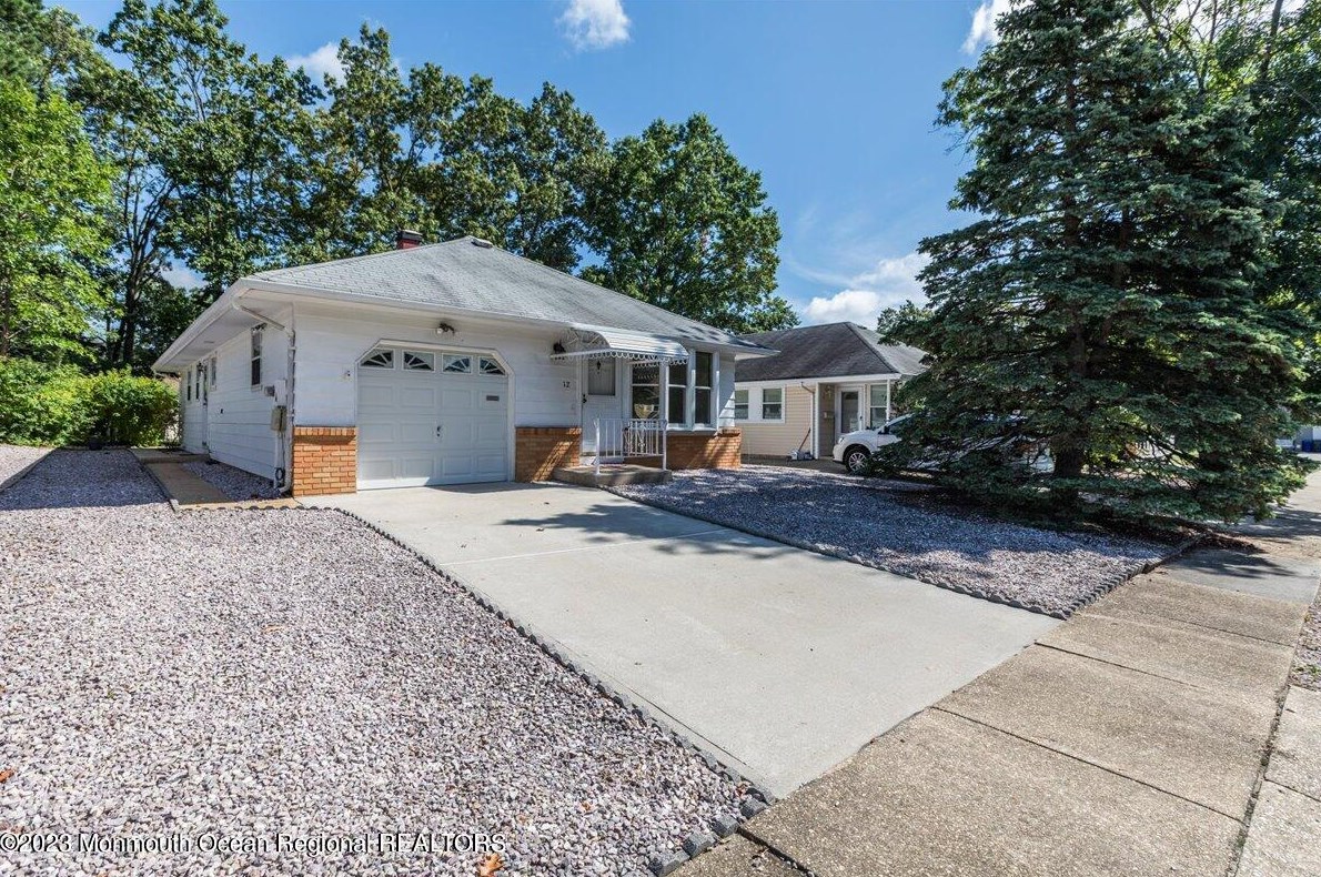 12 Mount Rushmore Dr, Toms River, NJ 08753-1425