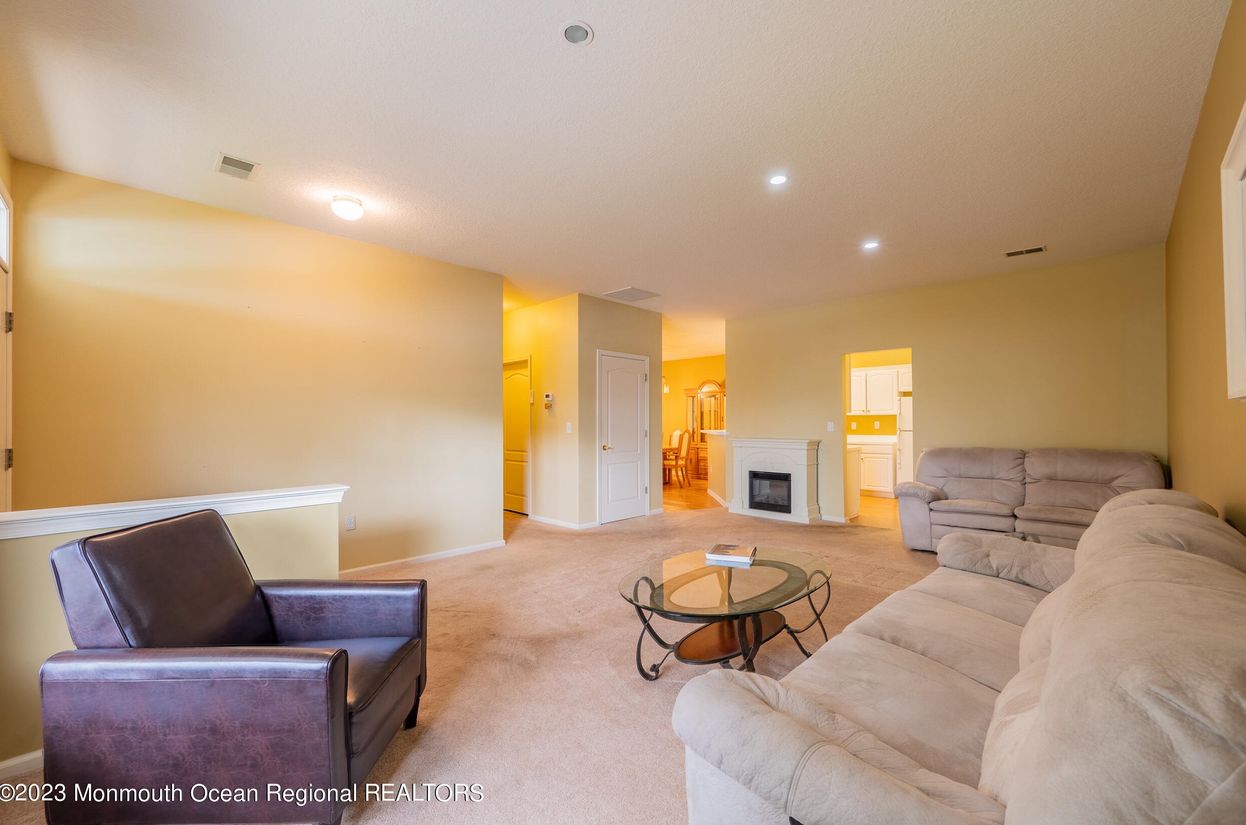 4 Green Willows Dr, Lakewood, NJ 08701