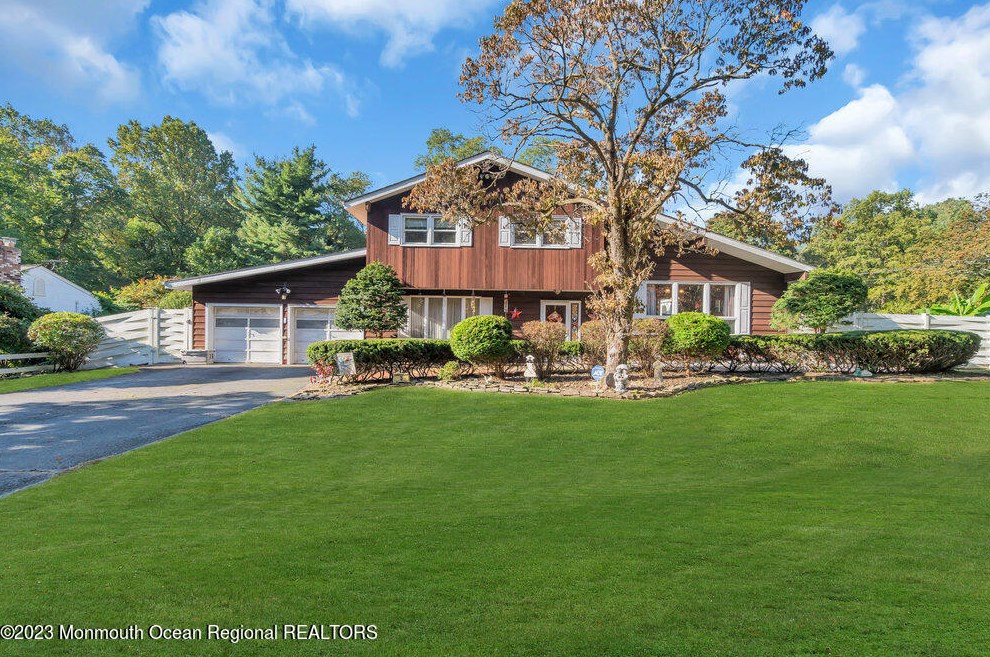5 Marlboro St, Morganville, NJ 07751